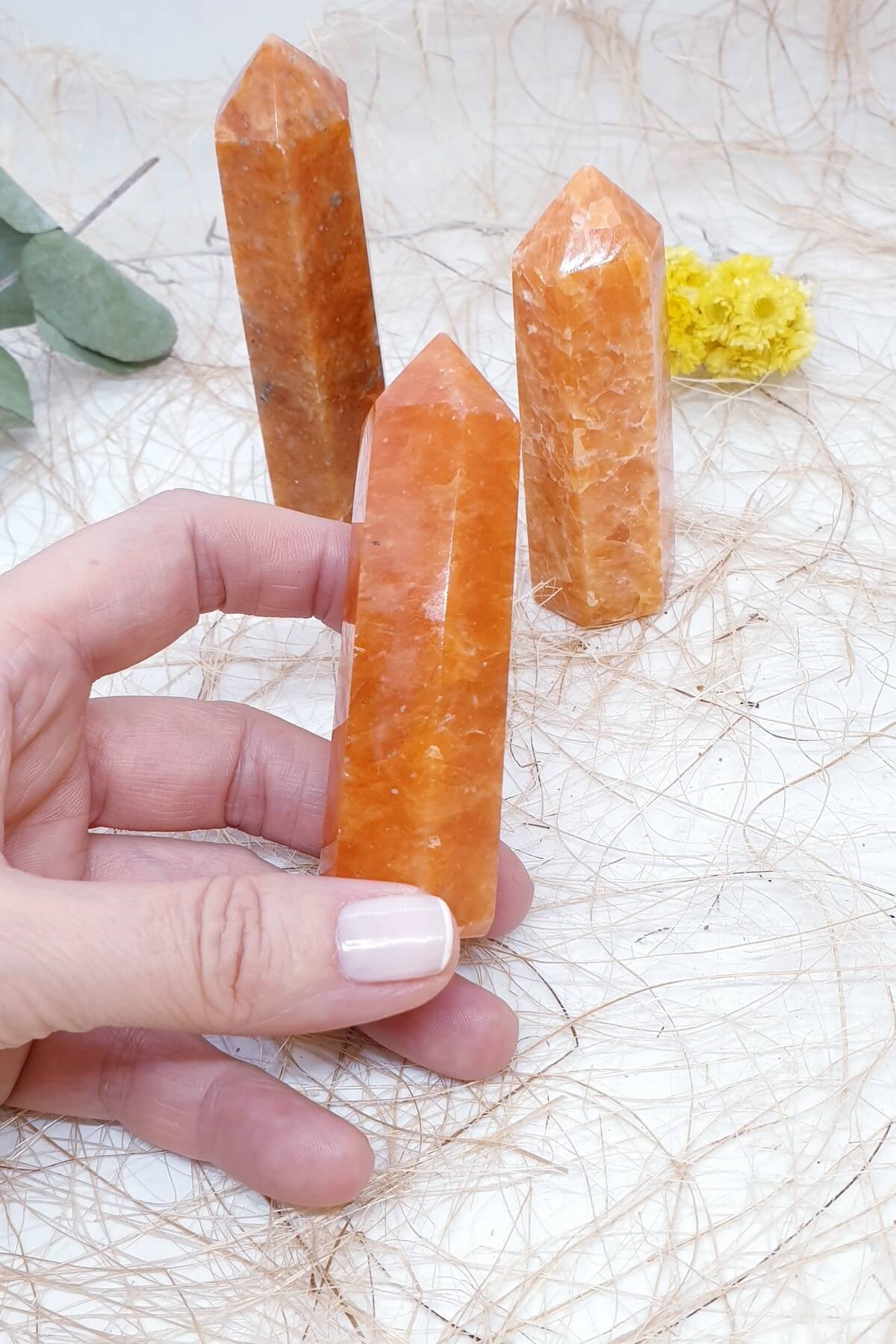 75 Gr. Turuncu Kalsit Obelisk