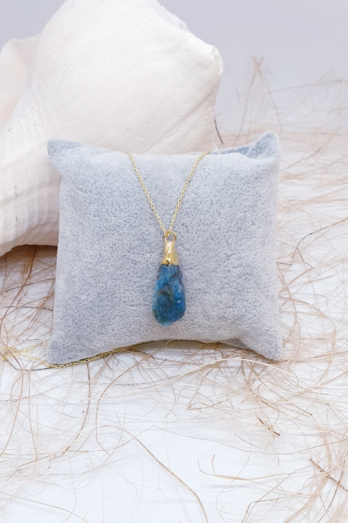 Apatit Gümüş Zincirli Kolye