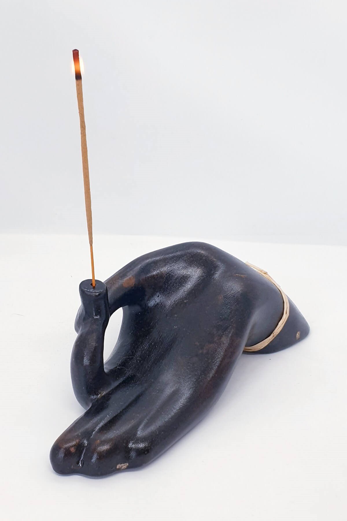 El Mudralı Seramik Çubuk Tütsülük