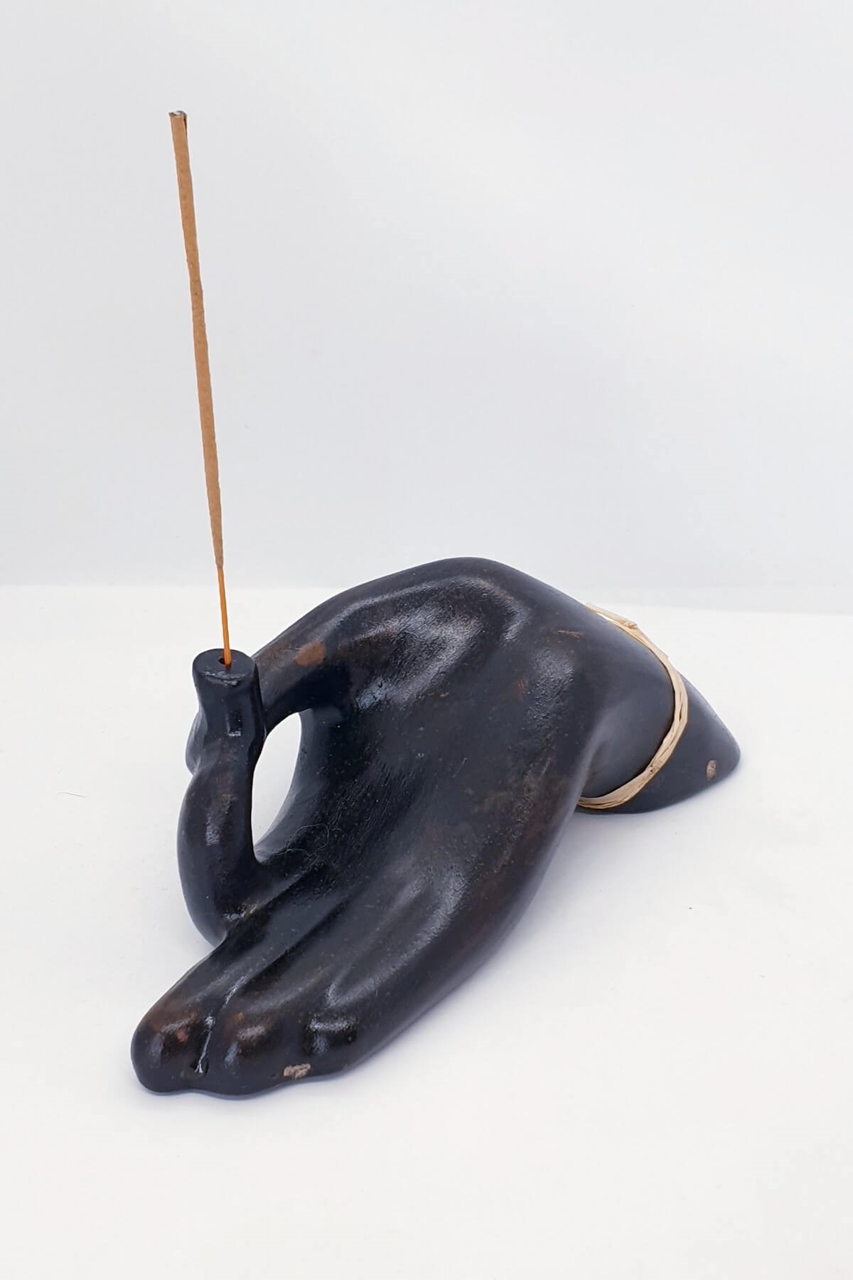 El Mudralı Seramik Çubuk Tütsülük