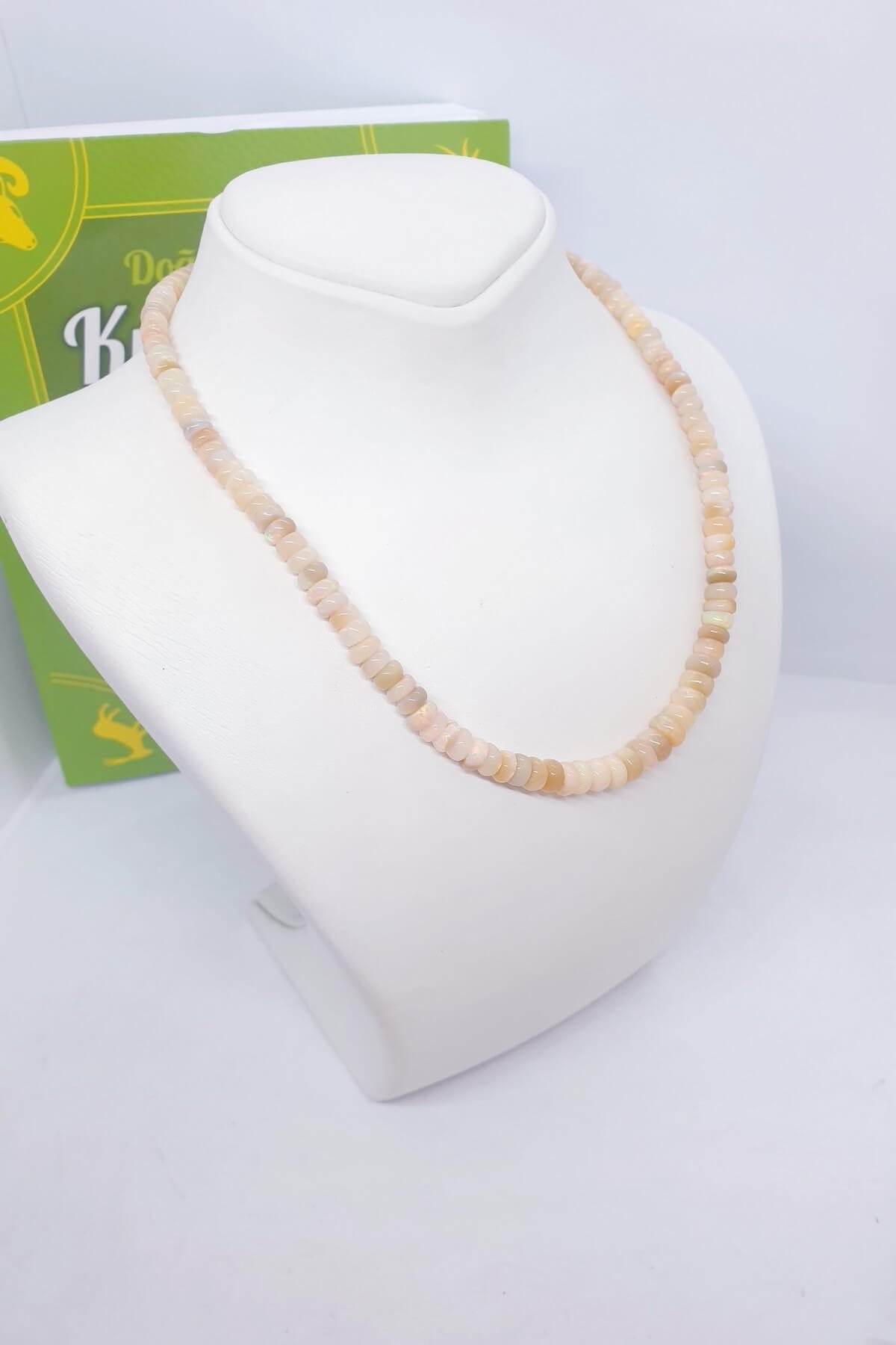 Elegant Beyaz Opal Kolye
