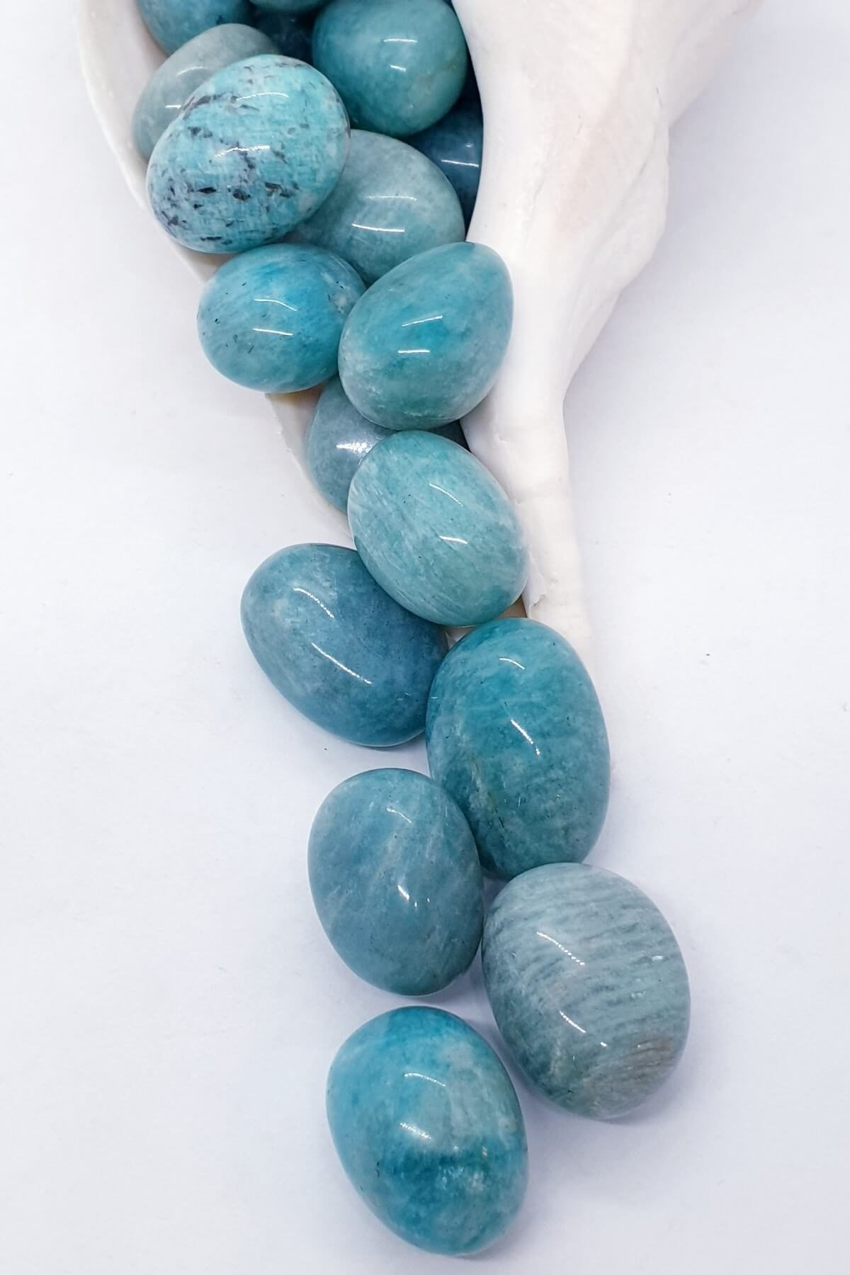 Kristal Izgaralar İçin Tamburlanmış Amazonit 