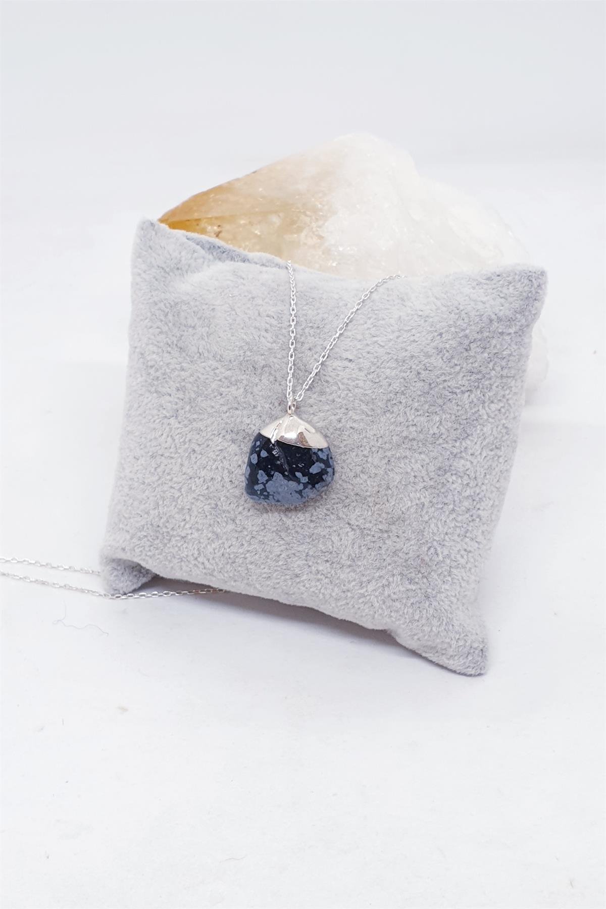 Obsidyen kolye