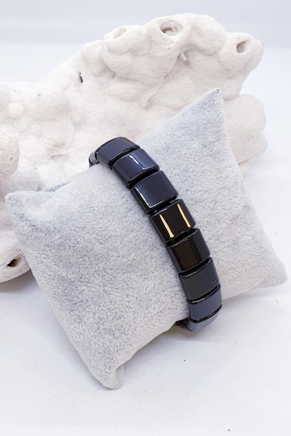 Siyah Yeşim Kabartma Desenli Doğal Taş Bileklik