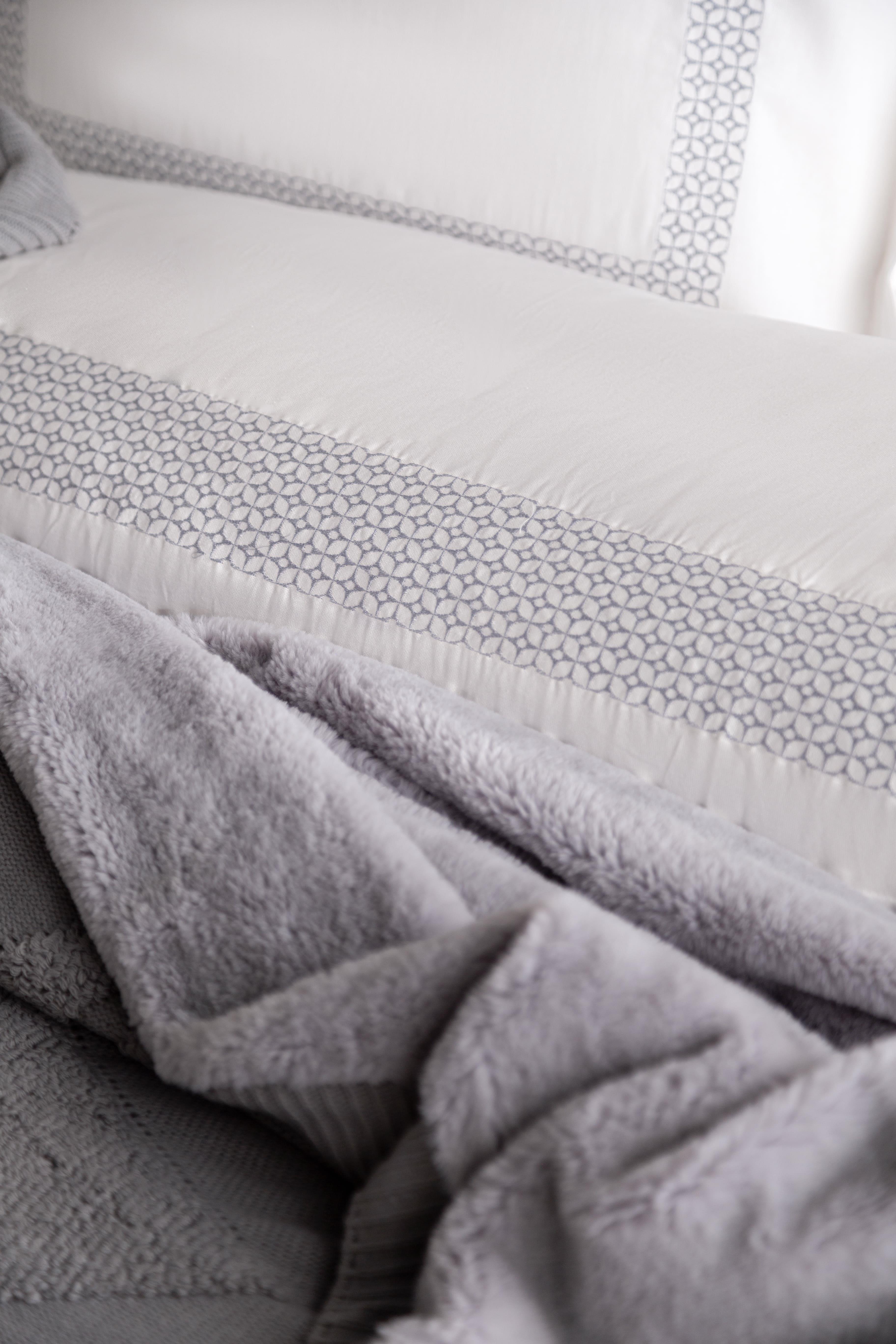 Apricitas Çift Kişilik Yatak Örtüsü Nevresim Set Moneda Gray