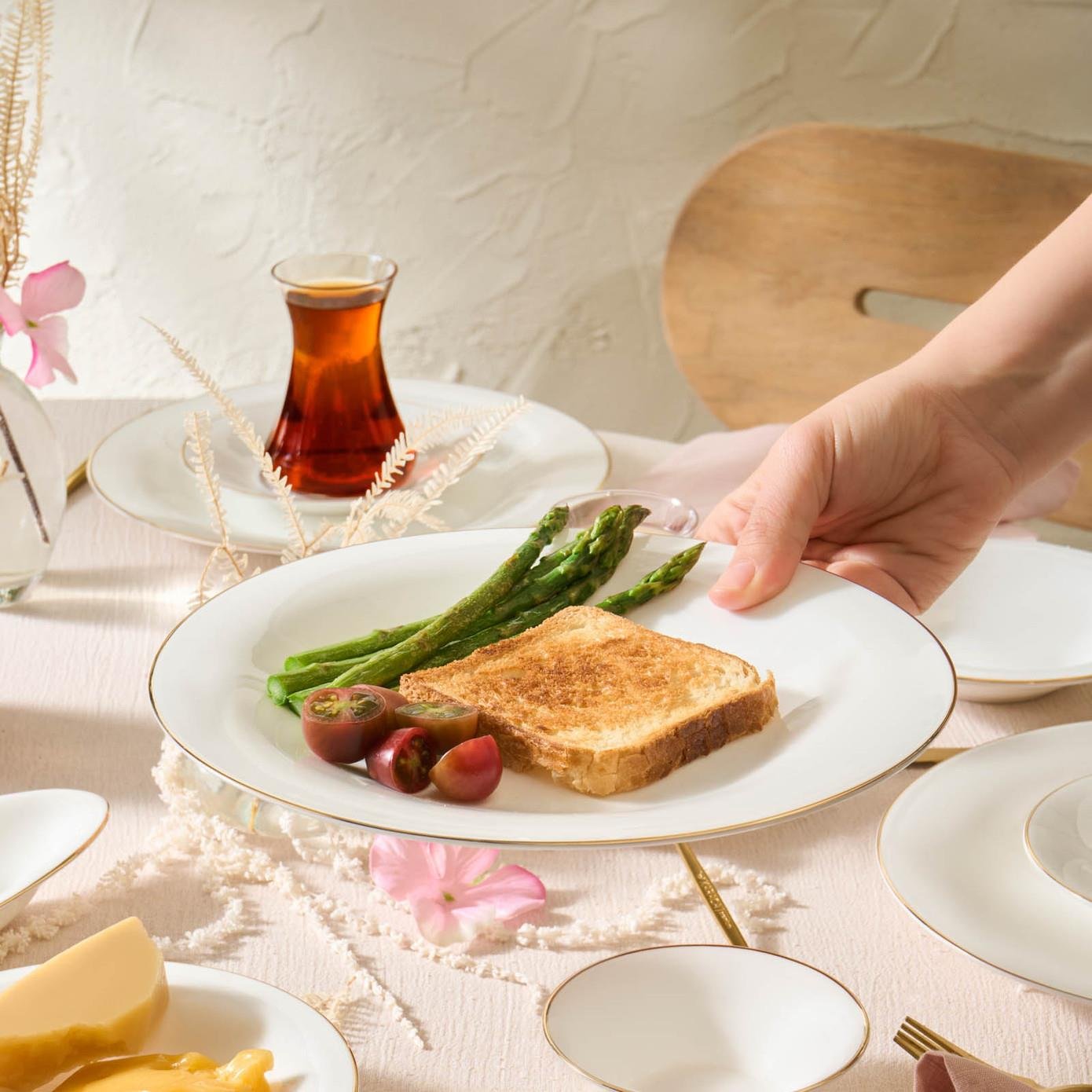 Karaca Fine Pearl Fame 26 Parça 6 Kişilik Kahvaltı Takımı Gold