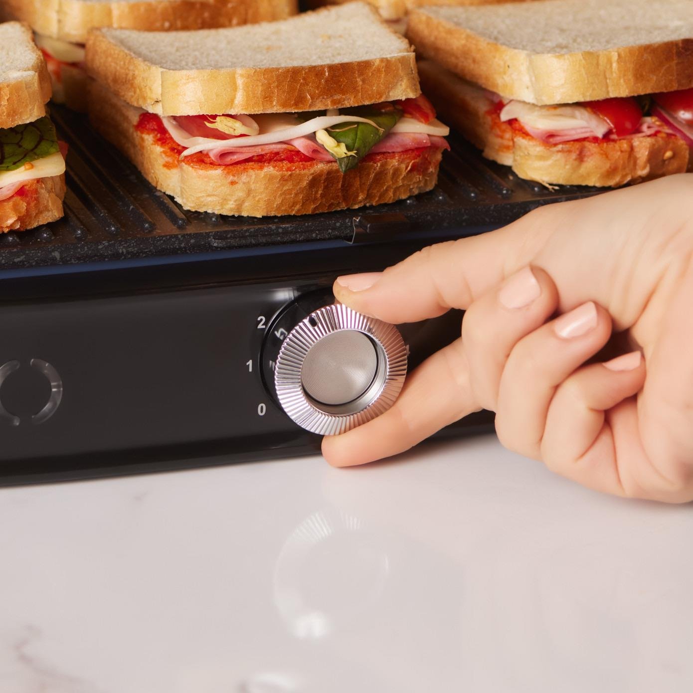 Karaca Gastro Grill Glass Premium 6 Dilim Kapasiteli Döküm Tost ve Izgara Makinesi Ocean Wave 2400W