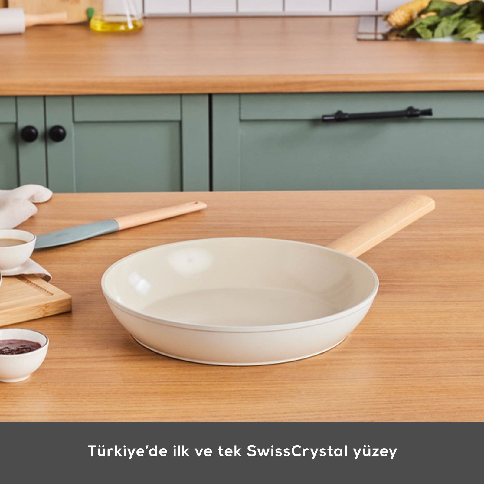 Karaca x Refika Swiss Crystal Almond Cream 28 cm TavaKaraca x Refika Swiss Crystal Almond Cream 28 cm TavaKaraca x Refika Swiss Crystal Almond Cream 28 cm TavaKaraca x Refika Swiss Crystal Almond Crea