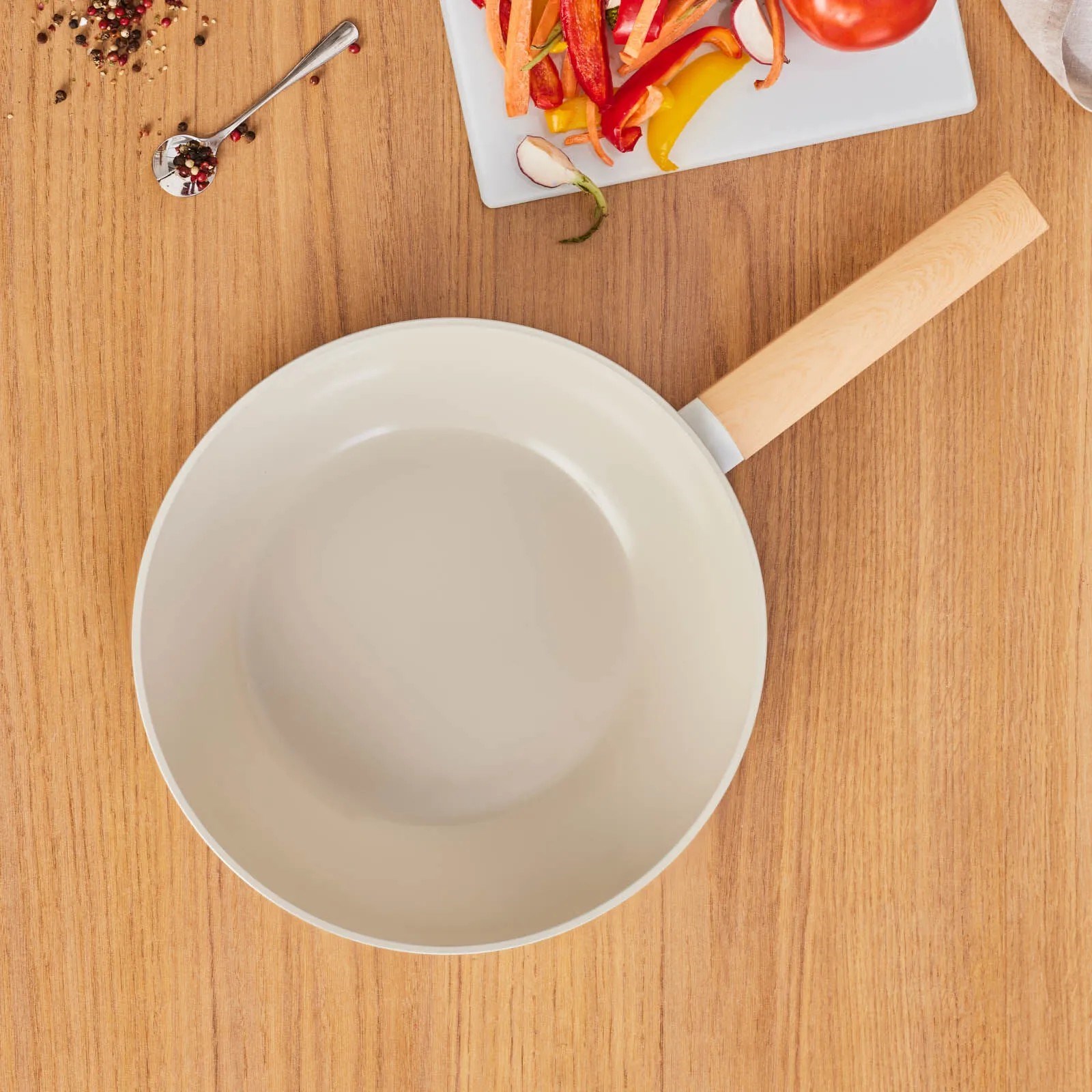 Karaca x Refika Swiss Crystal Almond Cream 28 cm Wok Tava Karaca x Refika Swiss Crystal Almond Cream 28 cm Wok Tava Karaca x Refika Swiss Crystal Almond Cream 28 cm Wok Tava Karaca x Refika Swiss Crys