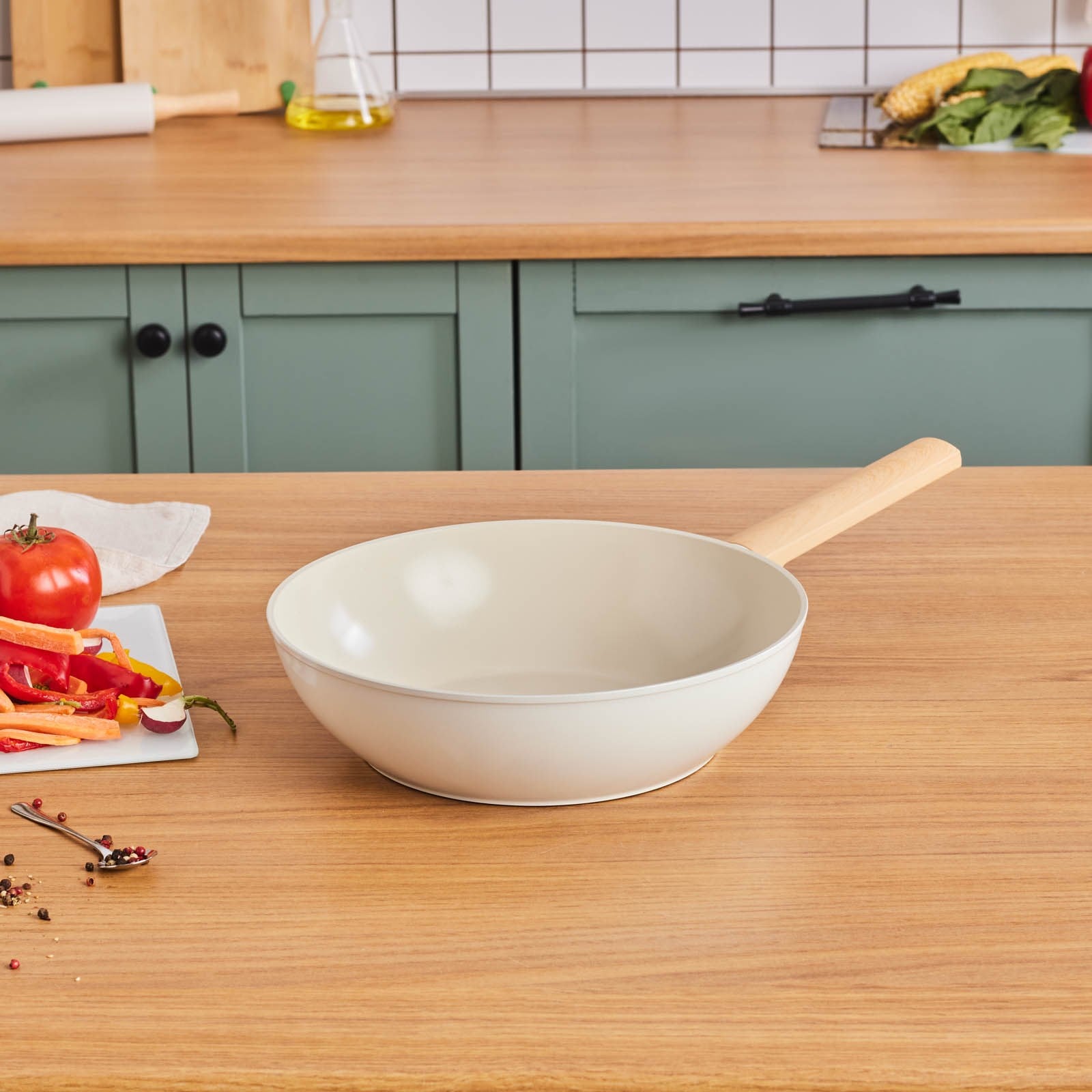 Karaca x Refika Swiss Crystal Almond Cream 28 cm Wok Tava Karaca x Refika Swiss Crystal Almond Cream 28 cm Wok Tava Karaca x Refika Swiss Crystal Almond Cream 28 cm Wok Tava Karaca x Refika Swiss Crys