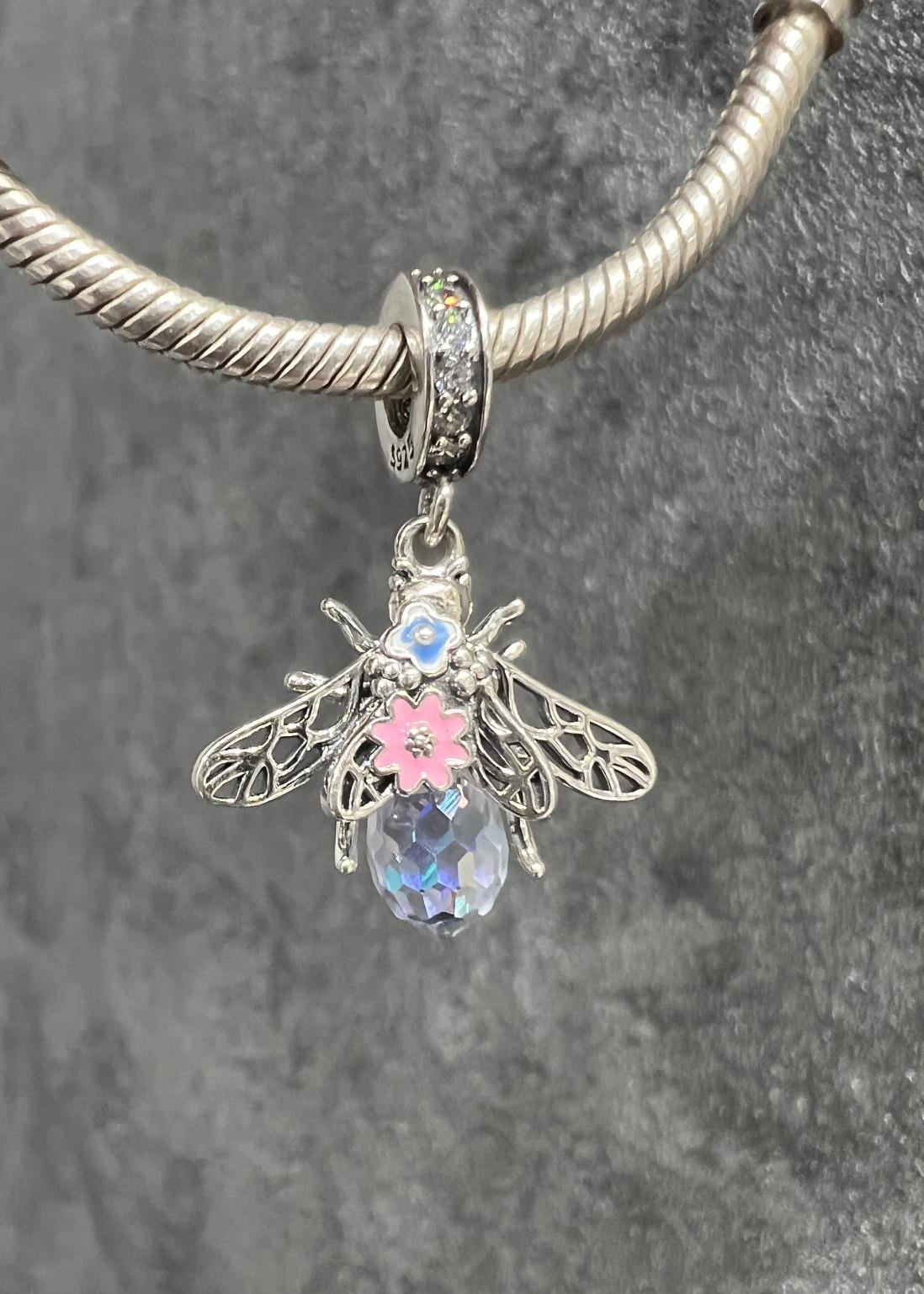 Arı Charm