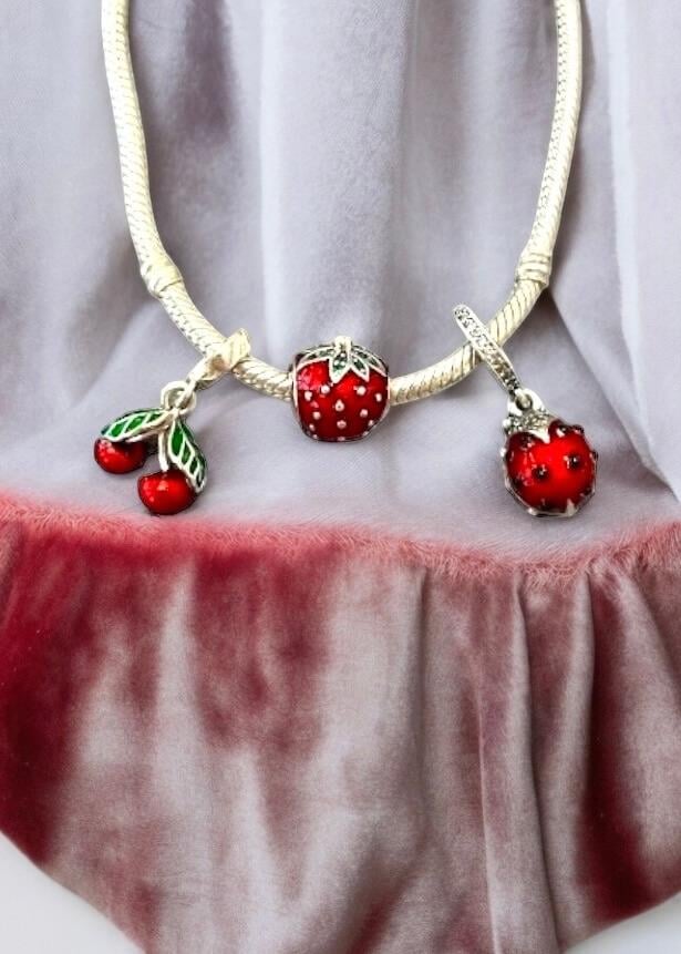 Kırmızı Çilek Charm 