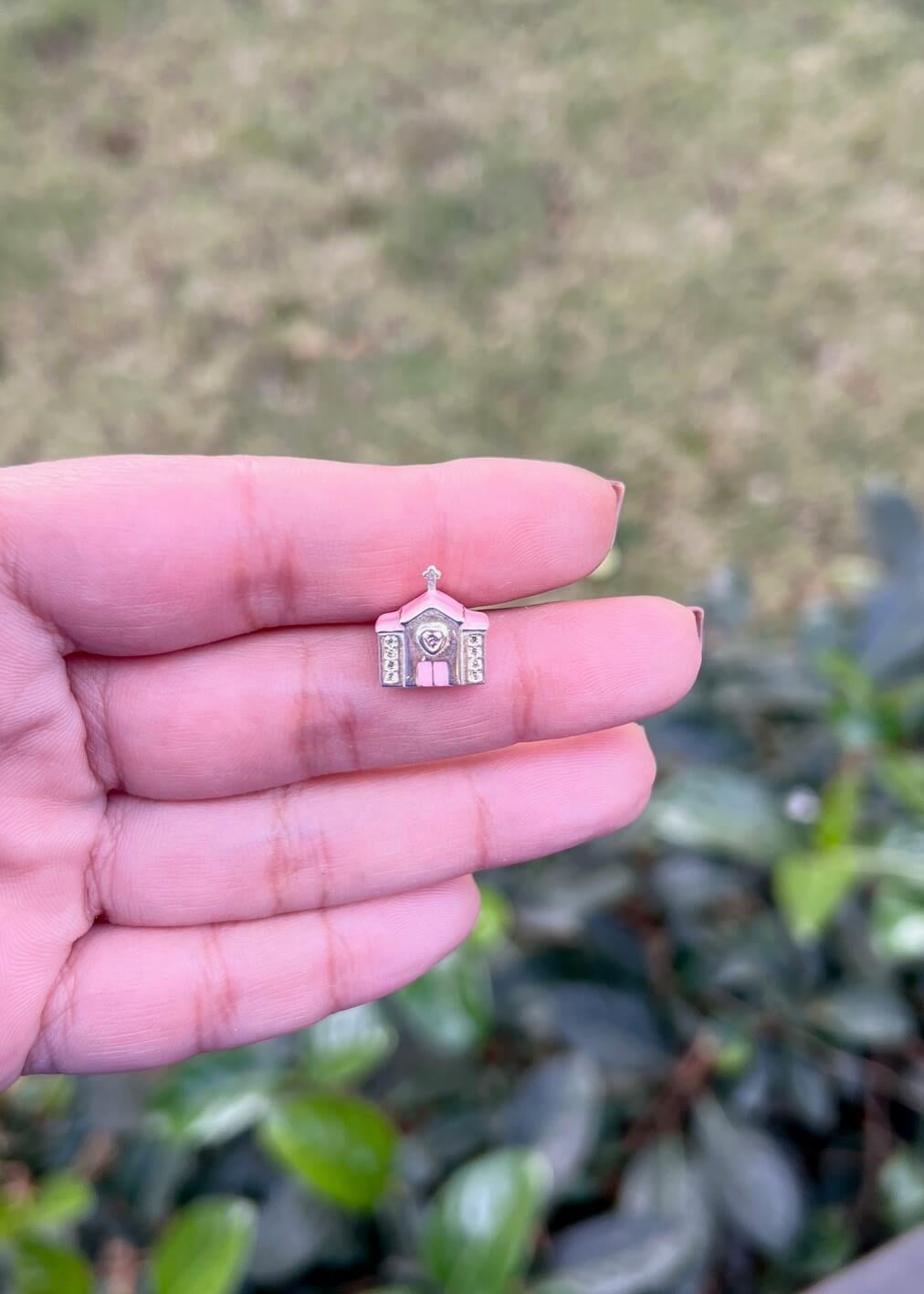Pembe Ev Charm
