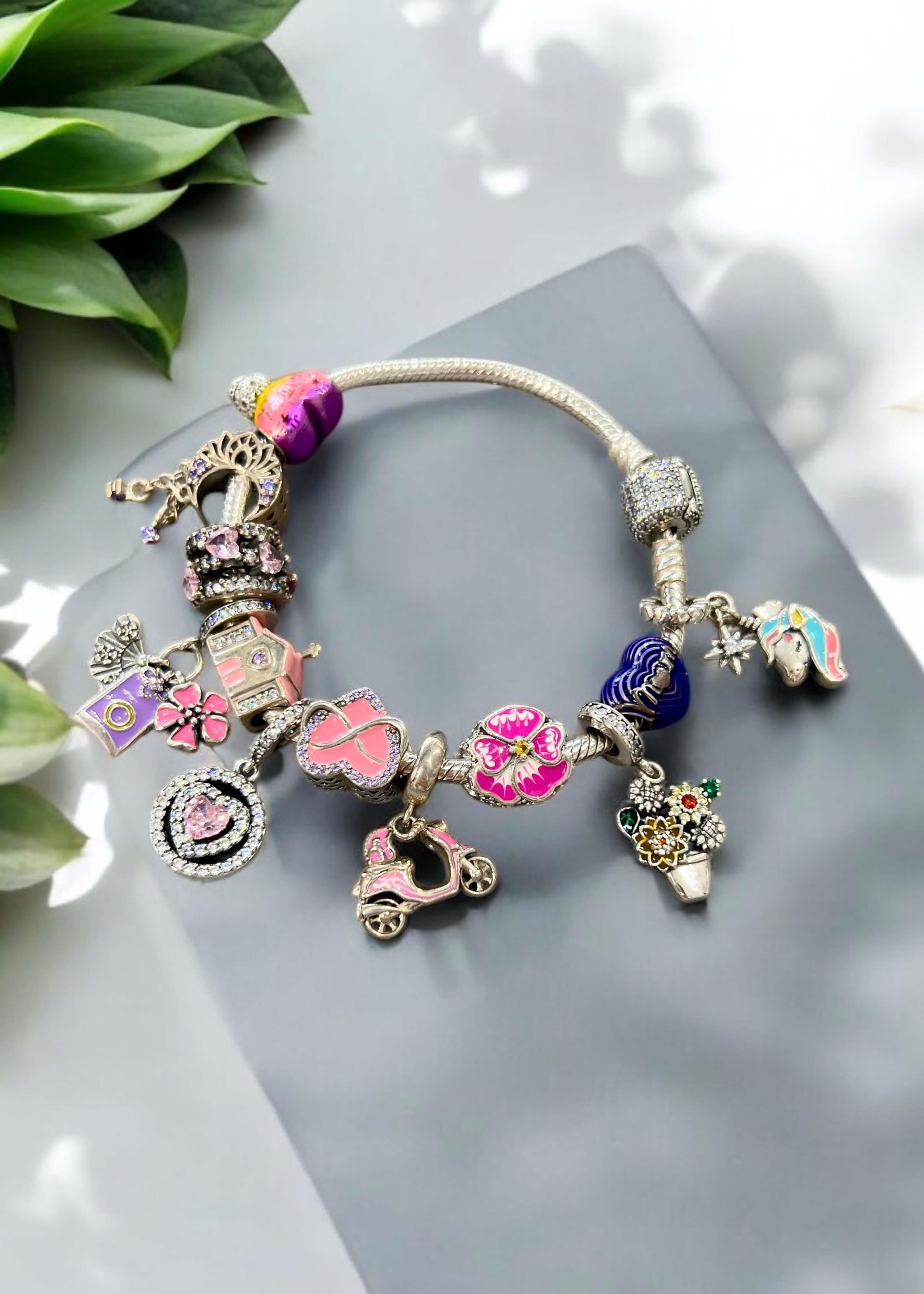Pembe Motorsiklet Charm