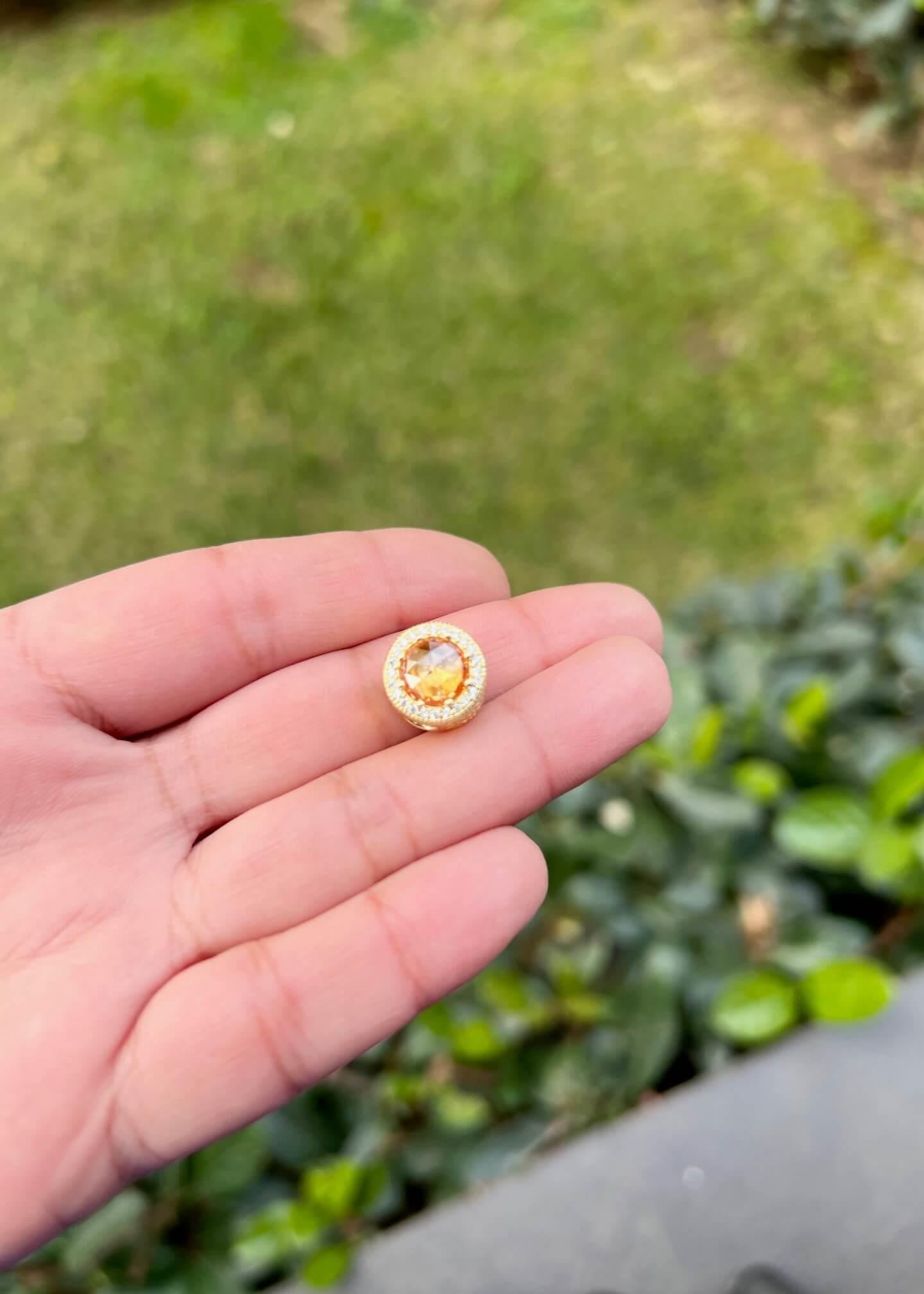Sarı Büyük Taşlı Charm