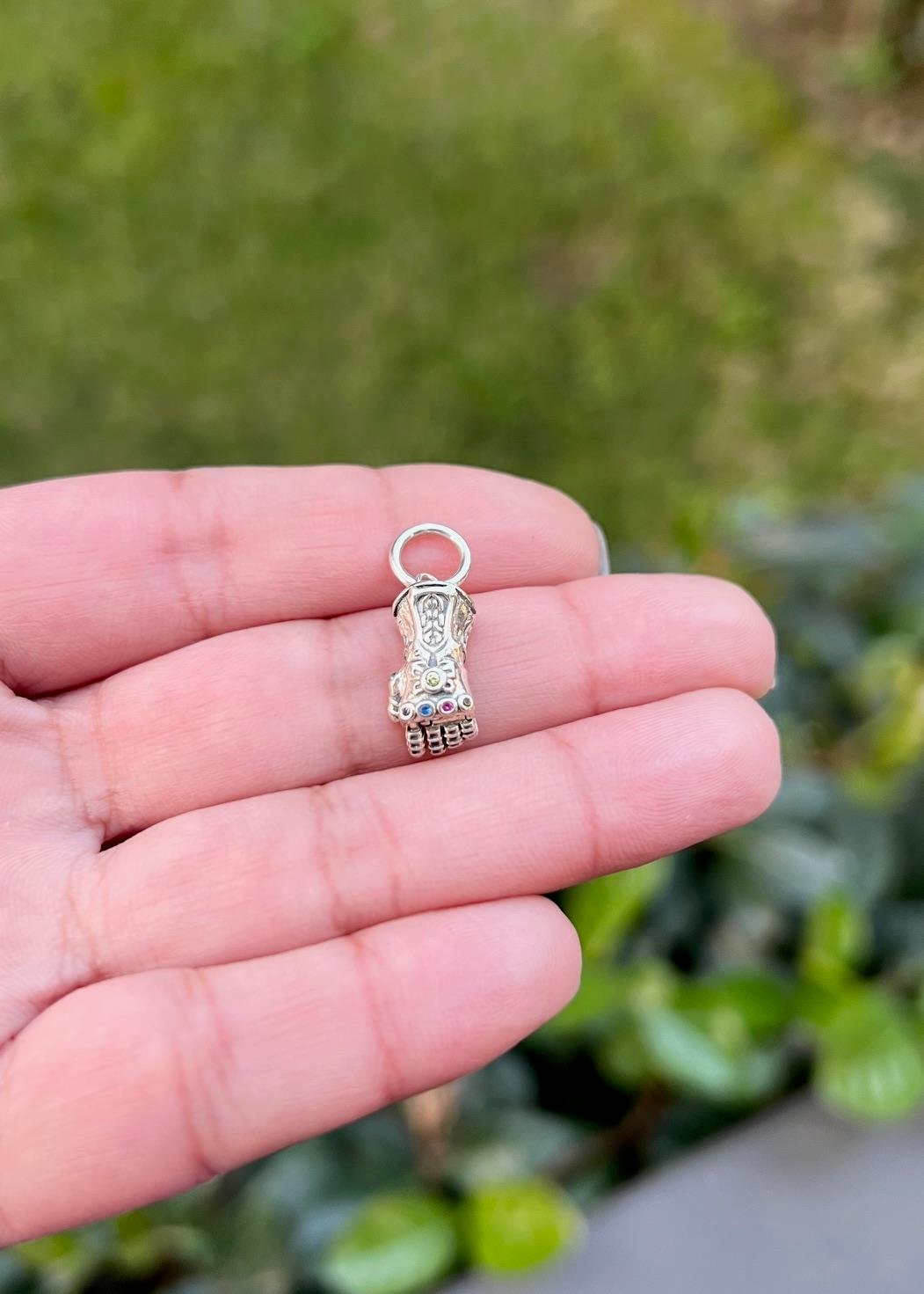 Sonsuzluk Eldiveni Charm