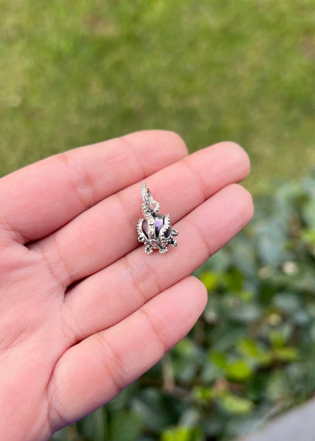 Ursula Sallantılı Charm