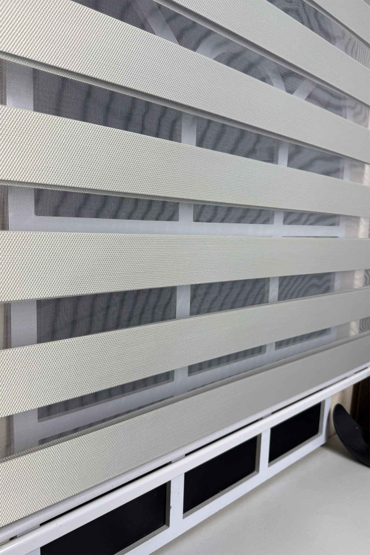 Zebra PerdelerStorBuradaStorBurada Işık Geçirmeyen Karartma Blackout Bej Rengi Zebra Stor Perde