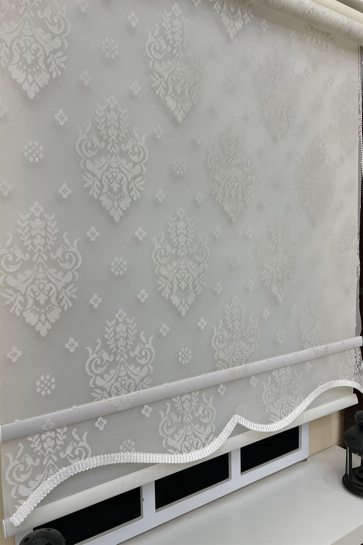 Çift Sistem Tül Stor PerdeStorBuradaStorBurada Çift Mekanizmalı Kirli Beyaz Damask Tül Perde ve Ekru Stor Perde STB45252-V01