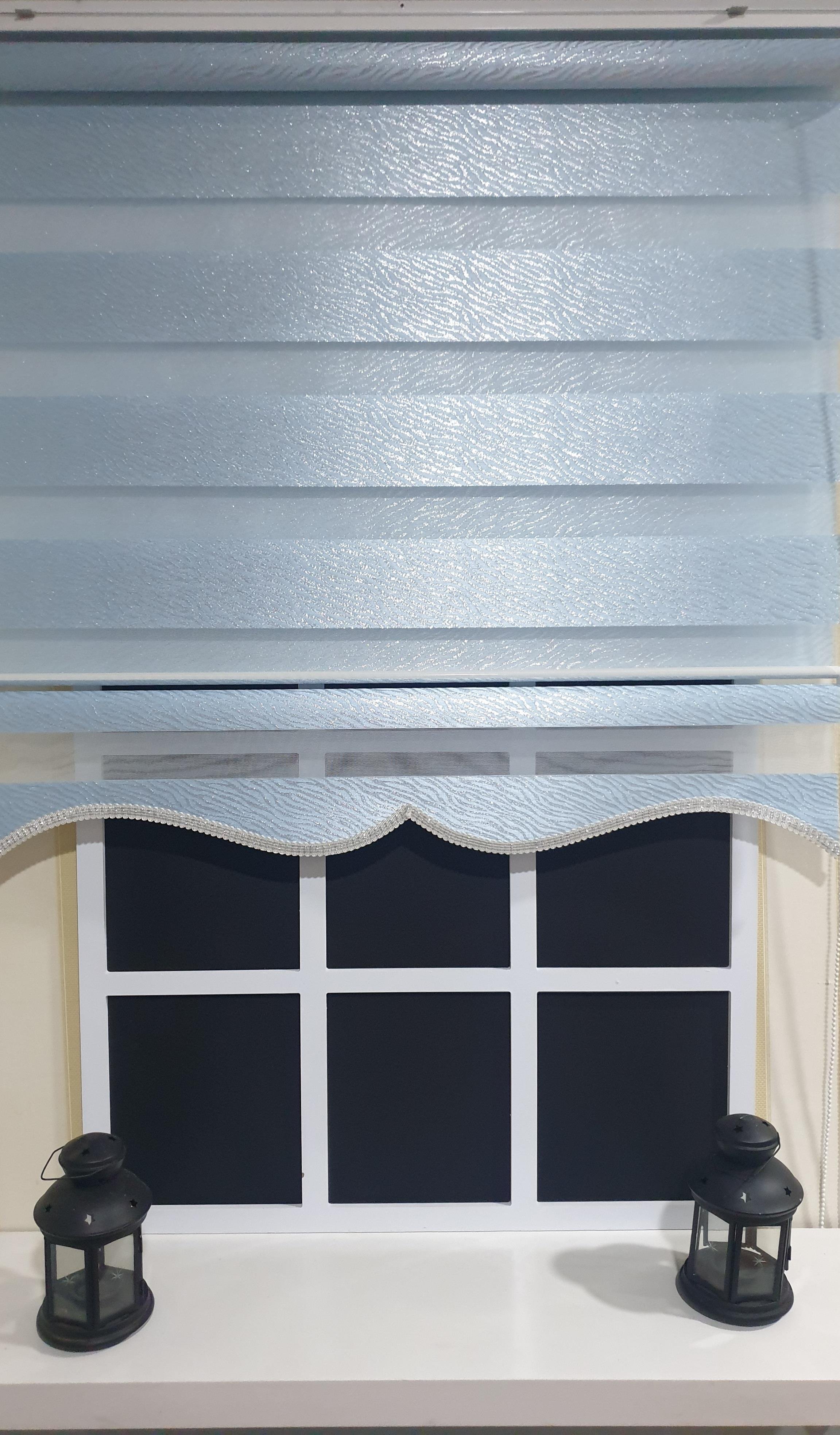 StorBurada Zebra Stor Perde Zebra Desen Gümüş Simli Mavi Etek Dilimli STB900StorBuradaStorBurada Zebra Stor Perde Zebra Desen Gümüş Simli Mavi Etek Dilimli STB900