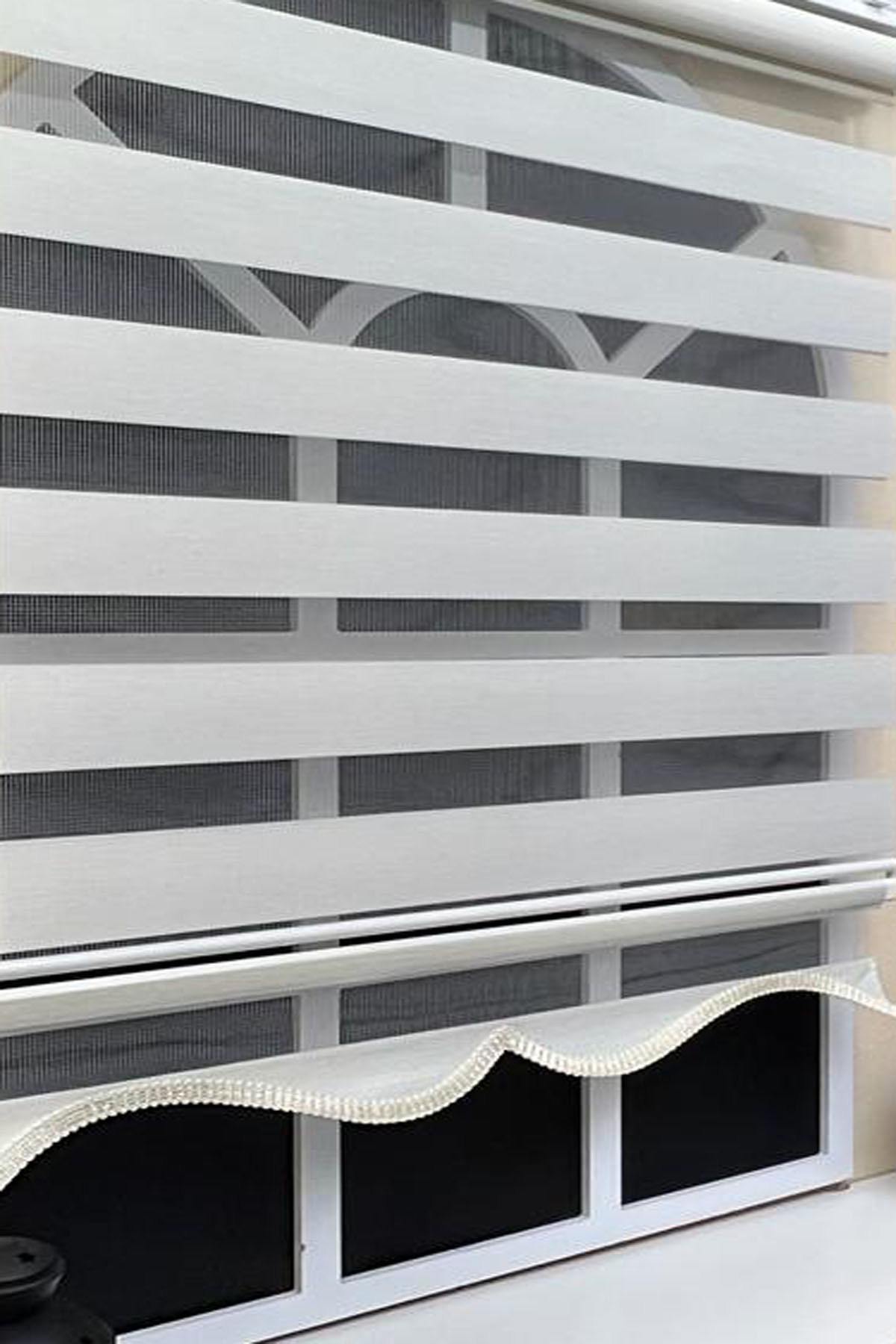 Zebra PerdelerStorBuradaStorBurada Zebra Stor Perde Ekru Etek Dilimli Z-STB400V02