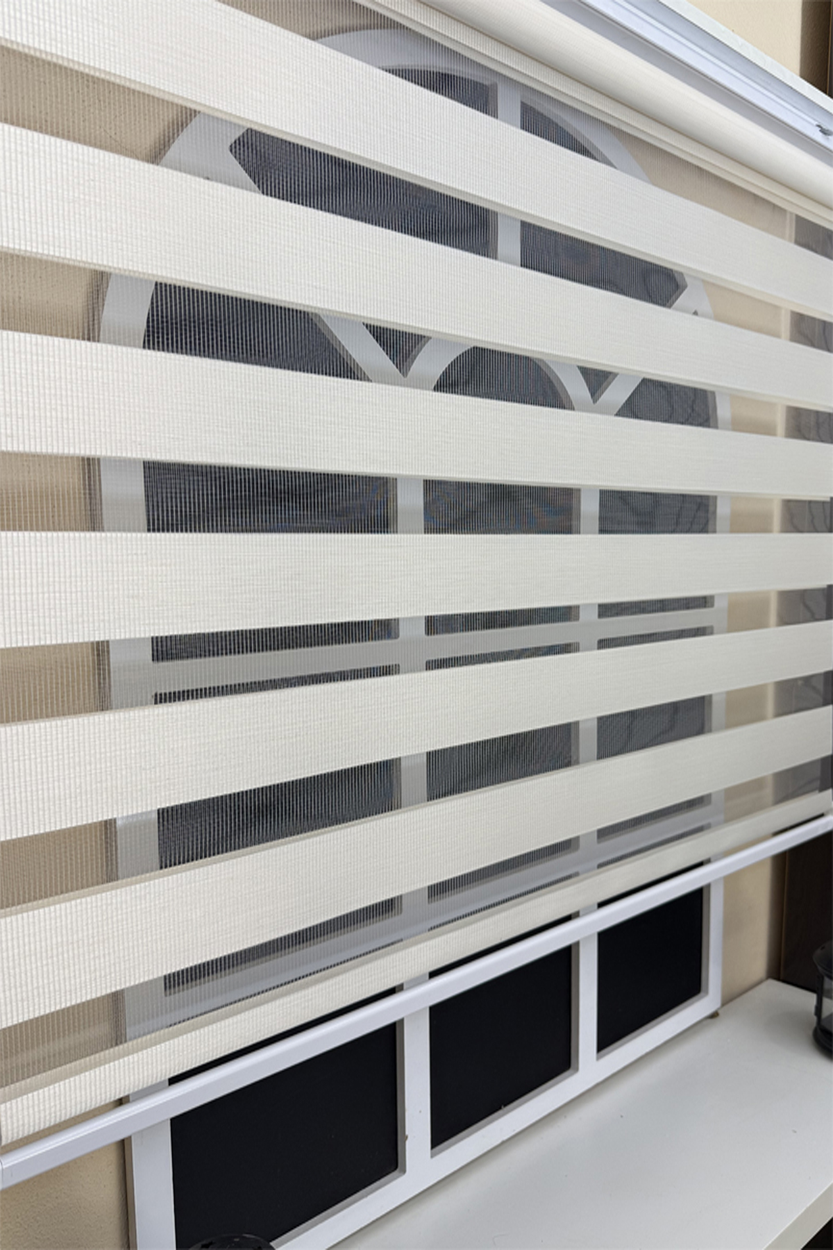 Zebra PerdelerStorBuradaStorBurada Zebra Stor Sert Plastik Kasalı Ekru Perde STB 400V02-PD