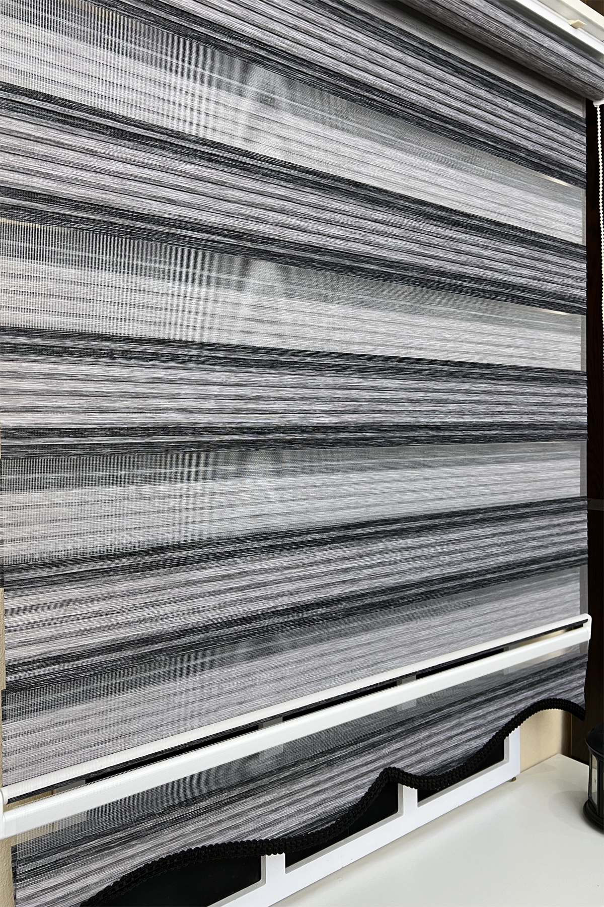 Zebra PerdelerStorBuradaStorBurada Pliseli Gri Renk Geçişli Zebra Stor Güneşlik ST 013