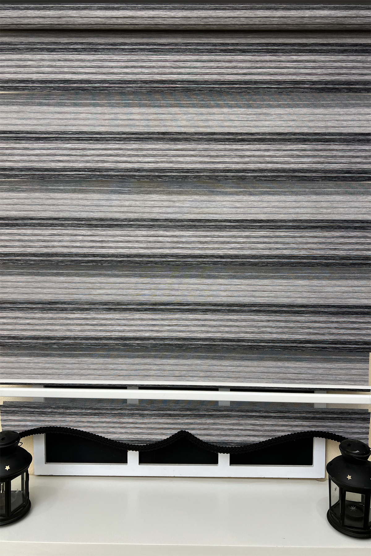 Zebra PerdelerStorBuradaStorBurada Pliseli Gri Renk Geçişli Zebra Stor Güneşlik ST 013