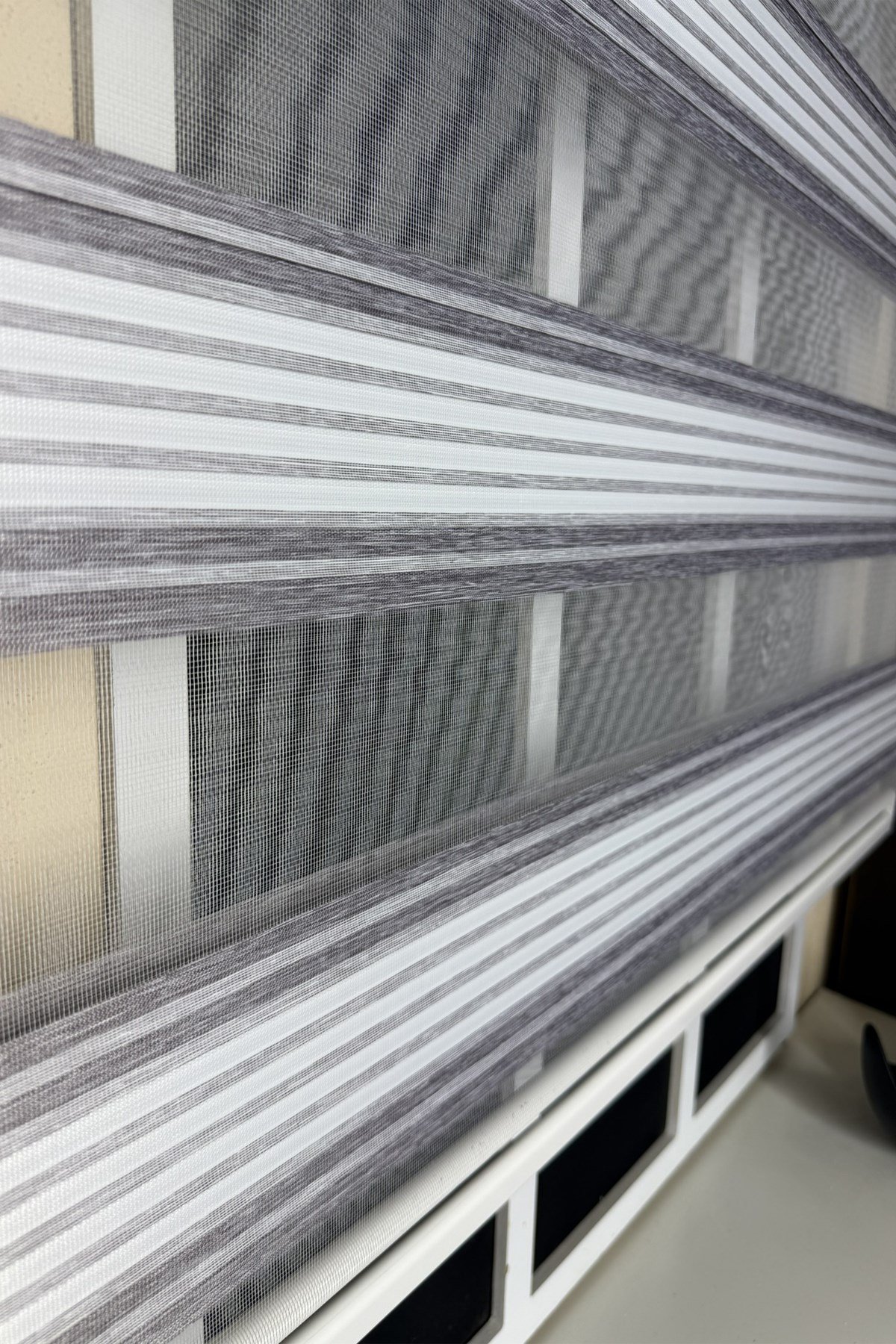 TİCİMAXStorBuradaStorBurada Gri Renk Geçişli Zebra Stor Perde