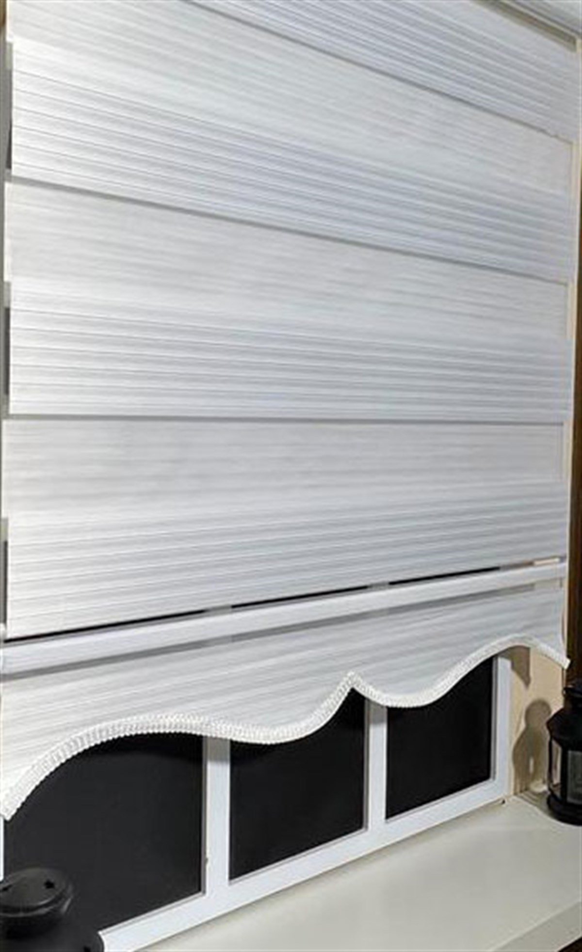 Pliseli Stor Zebra Perde Beyaz  Etek Dilimli STB480