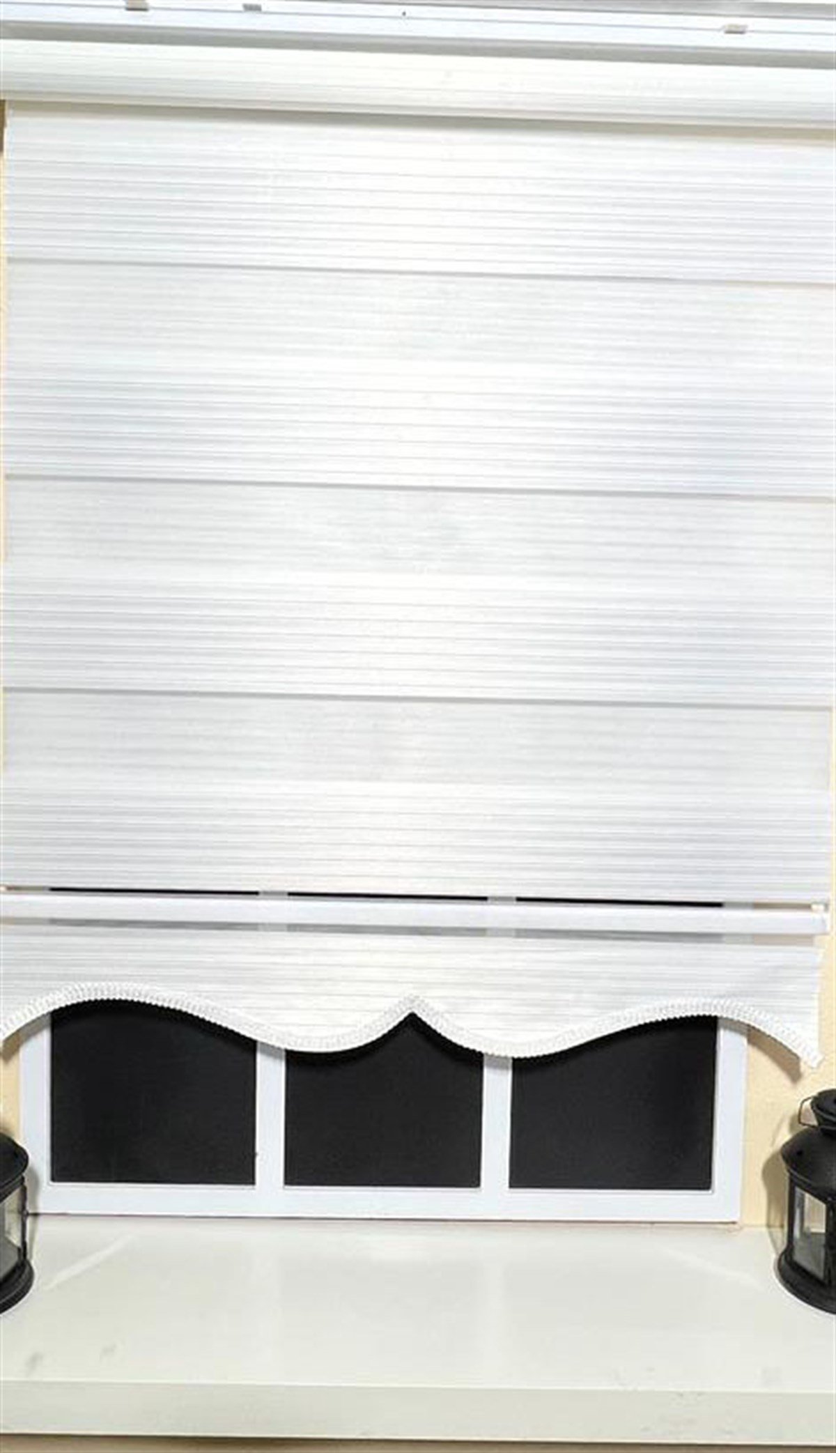 Pliseli Stor Zebra Perde Beyaz  Etek Dilimli STB480