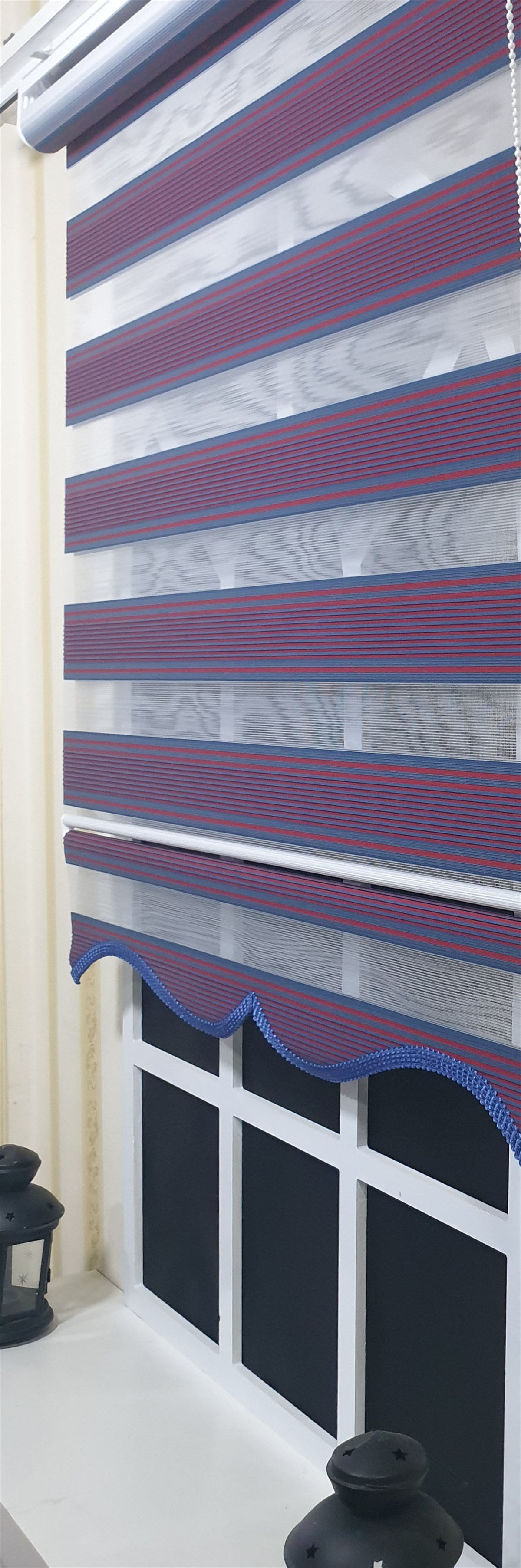 Pliseli Zebra Stor Perde Bordo Mavi Etek Dilimli ST 017