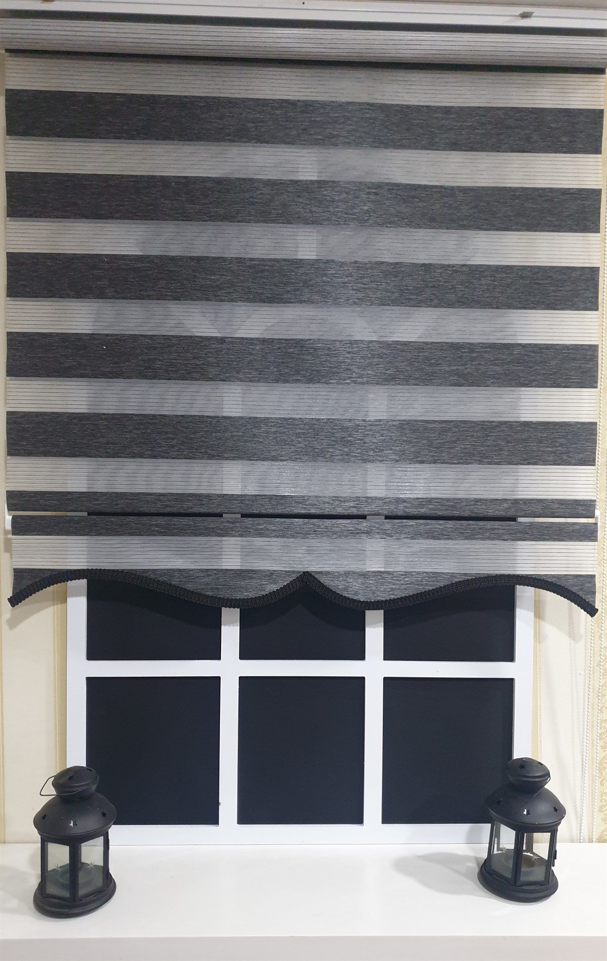 Zebra Stor Perde Organze Siyah Kırçıl Etek Dilimli STB904