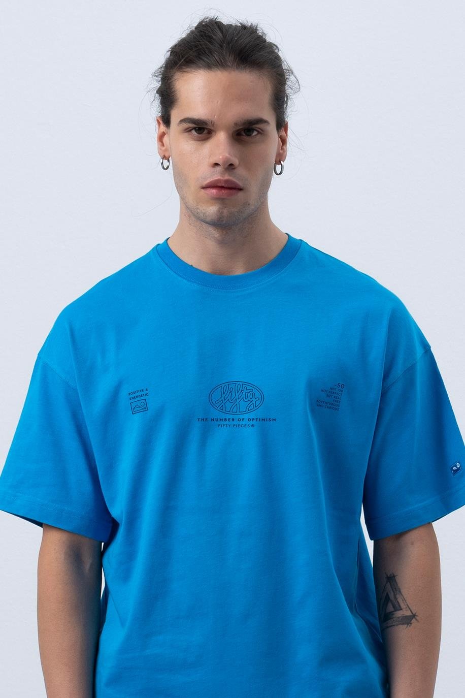 Erkek Canlı Mavi Core Düşük Omuzlu T-Shirt