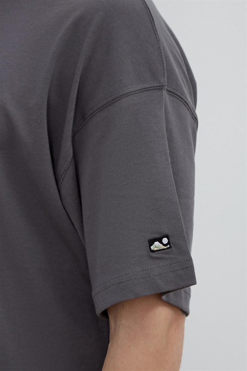 ERKEK DÜŞÜK OMUZLU T-SHIRT