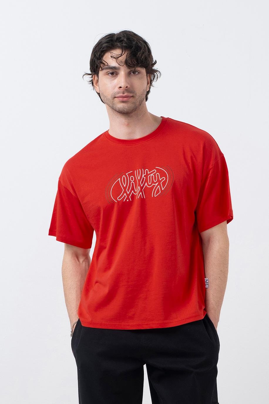 Erkek Kırmızı Düşük Omuzlu Sırt Baskılı T-Shirt