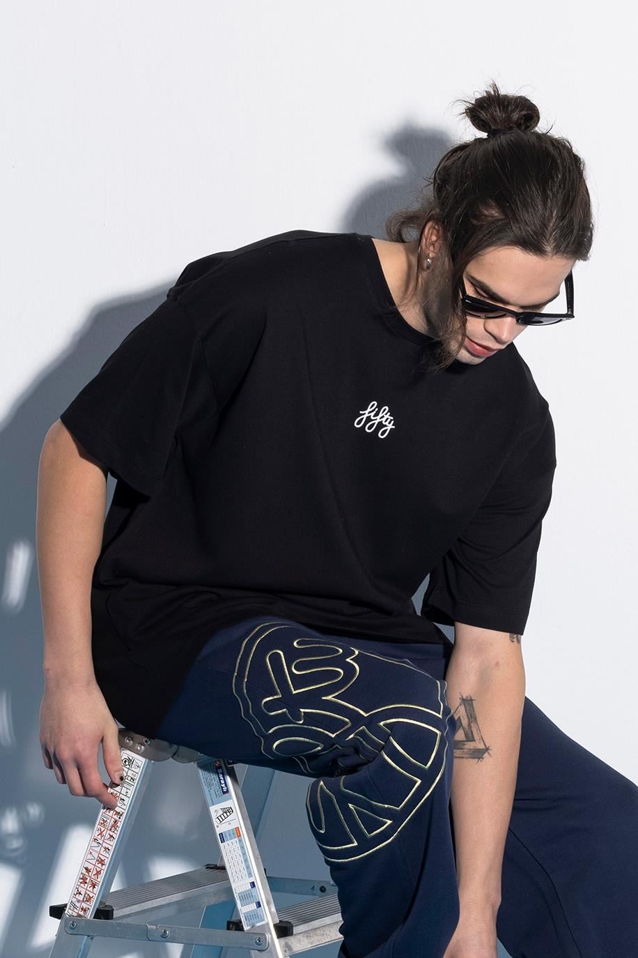Men's Black Dropped Shoulder T-shirt