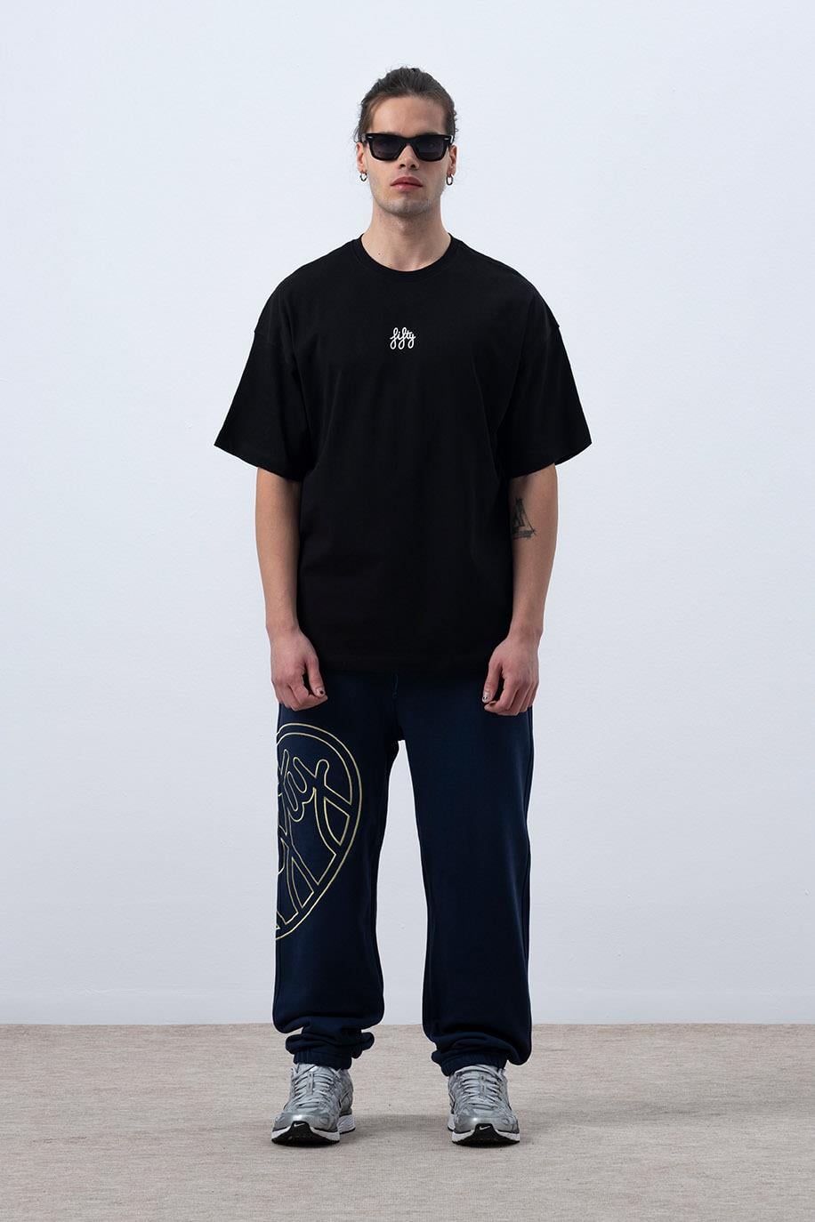 Men's Black Dropped Shoulder T-shirt
