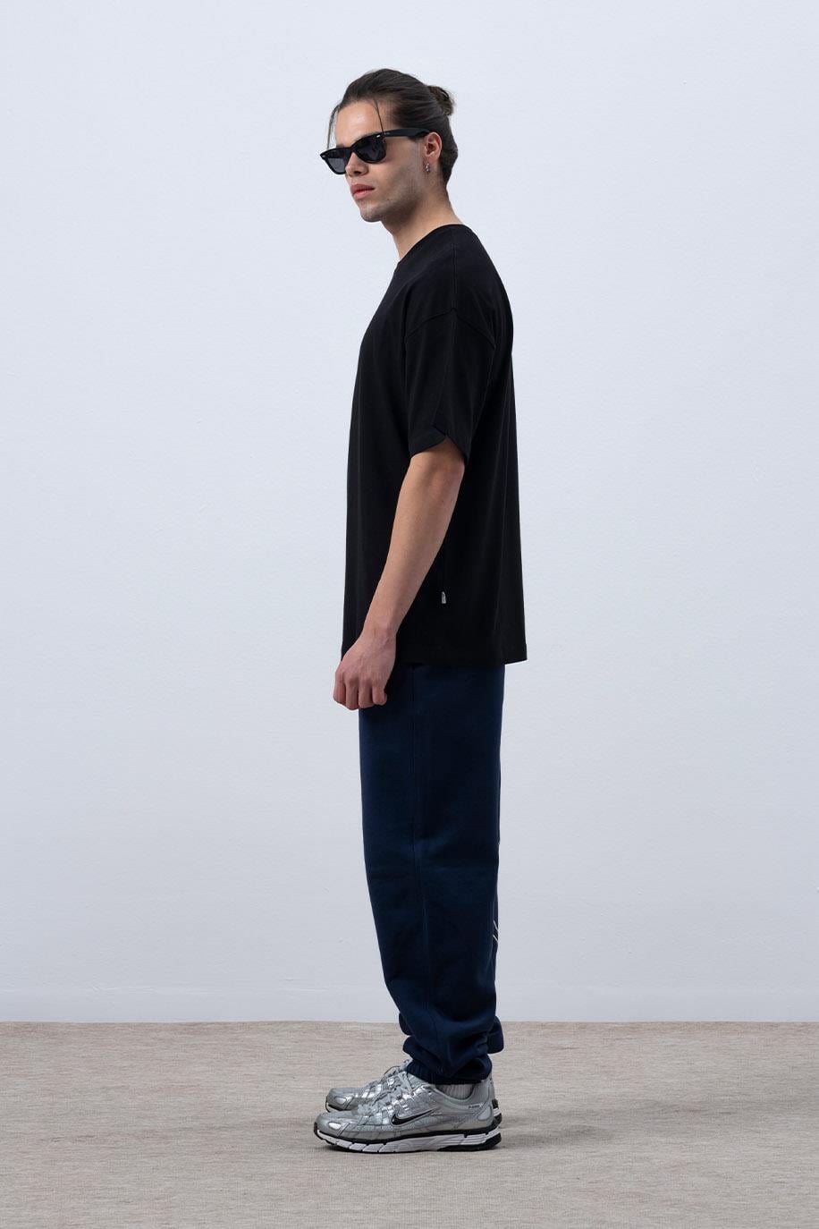 Men's Black Dropped Shoulder T-shirt