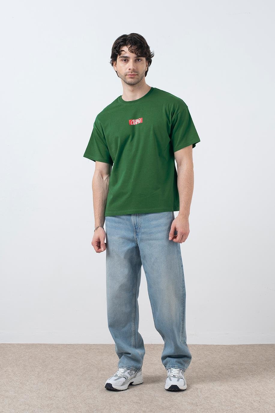 Erkek Yeşil Düşük Omuzlu Sırt Baskılı T-Shirt