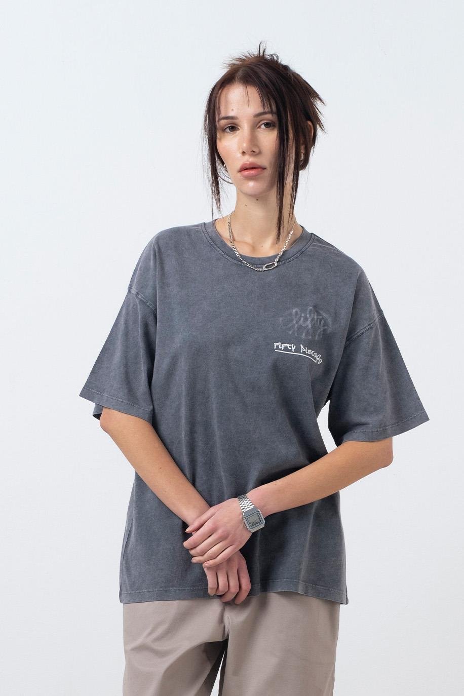 Kadın Antrasit Oversize Asit Yıkamalı T-Shirt