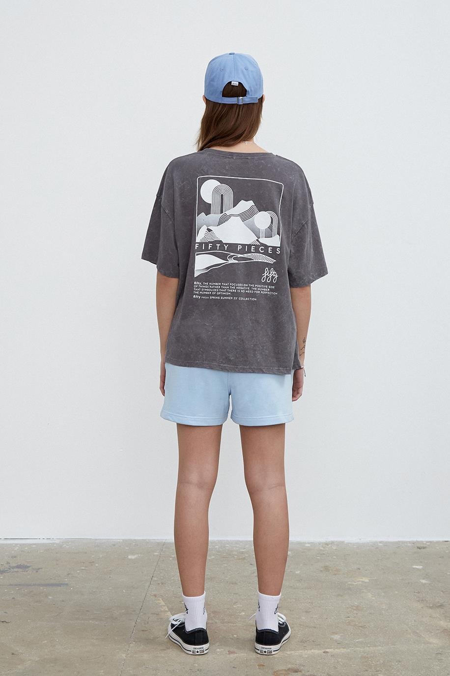 Kadın Antrasit Sırt Baskılı Yıkamalı Oversize T-shirt