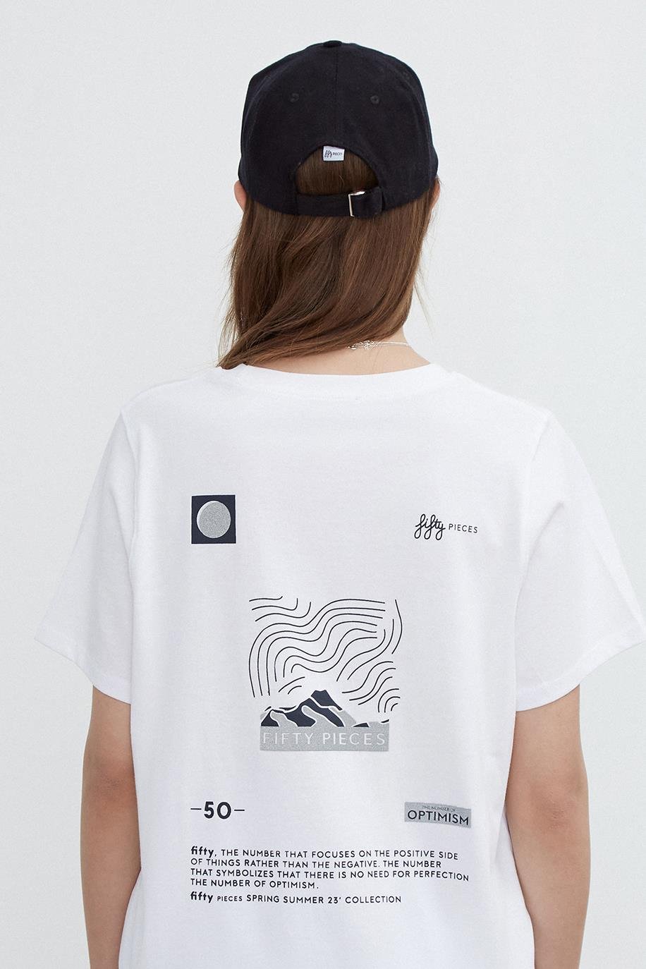 Kadın Beyaz Sırt Baskılı Loose Fit T-shirt