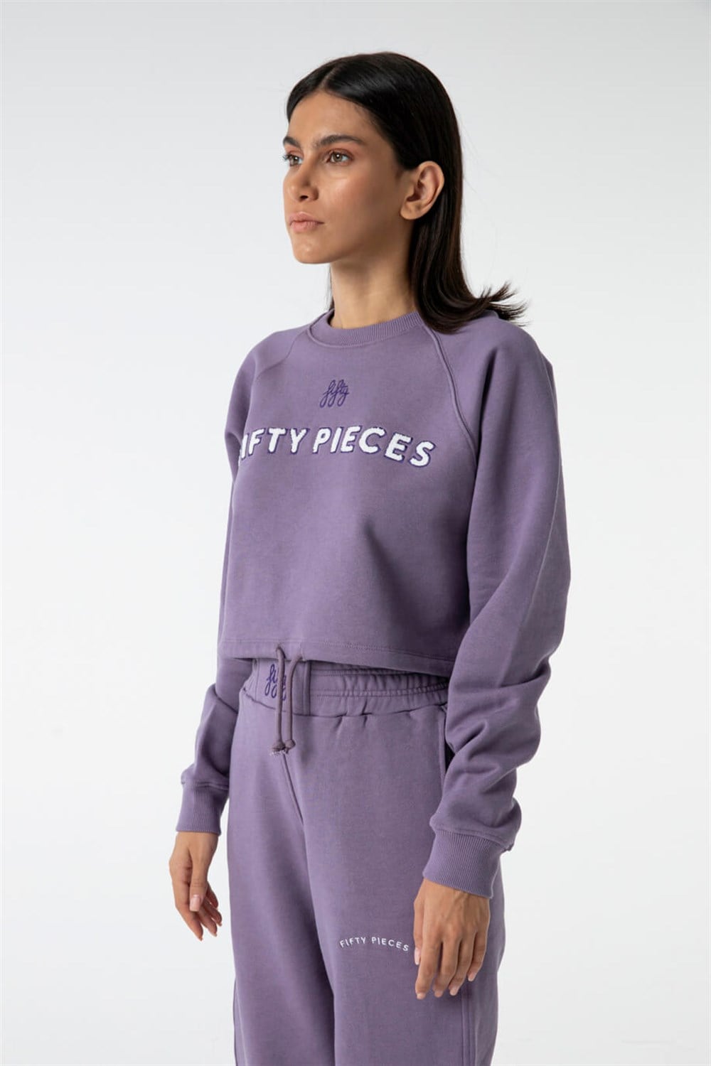 KADIN BÜZGÜLÜ CROP SWEATSHIRT
