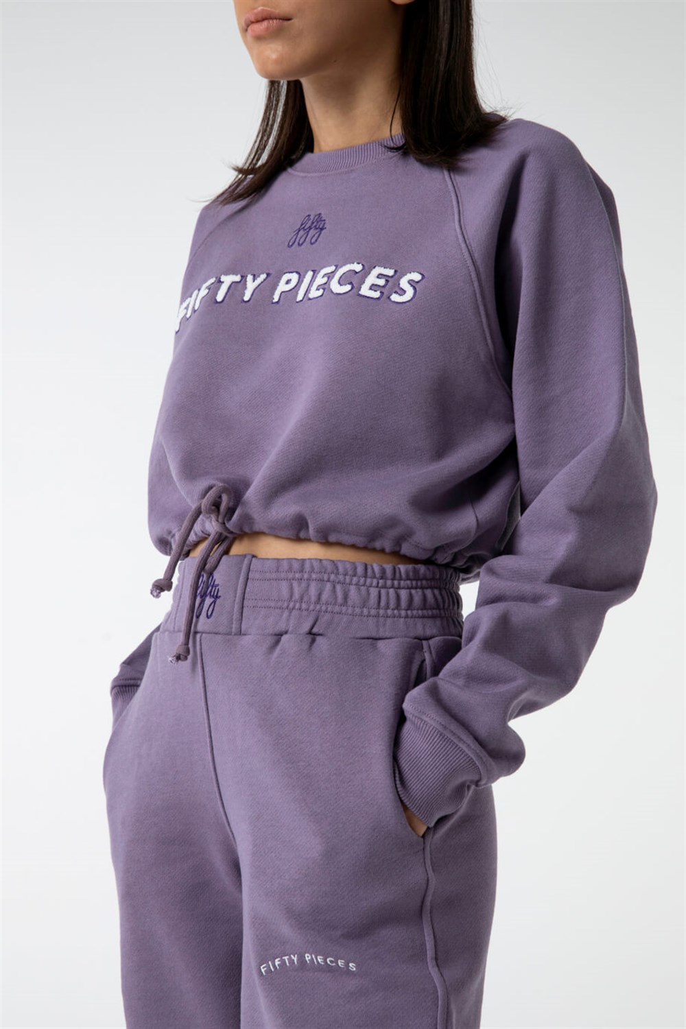 KADIN BÜZGÜLÜ CROP SWEATSHIRT