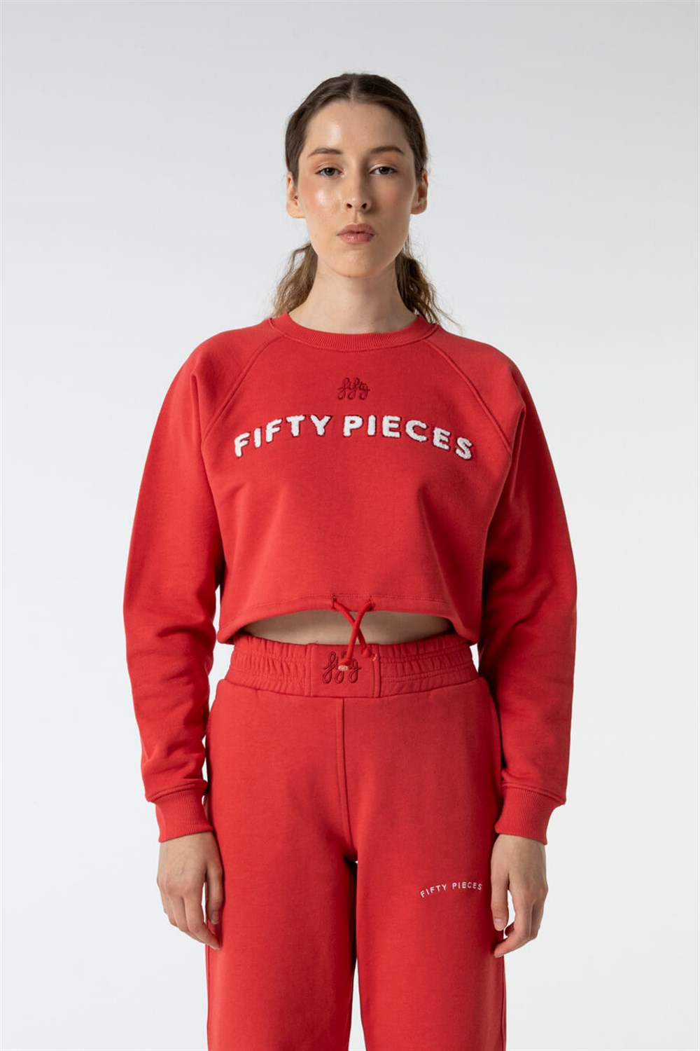 KADIN BÜZGÜLÜ CROP SWEATSHIRT
