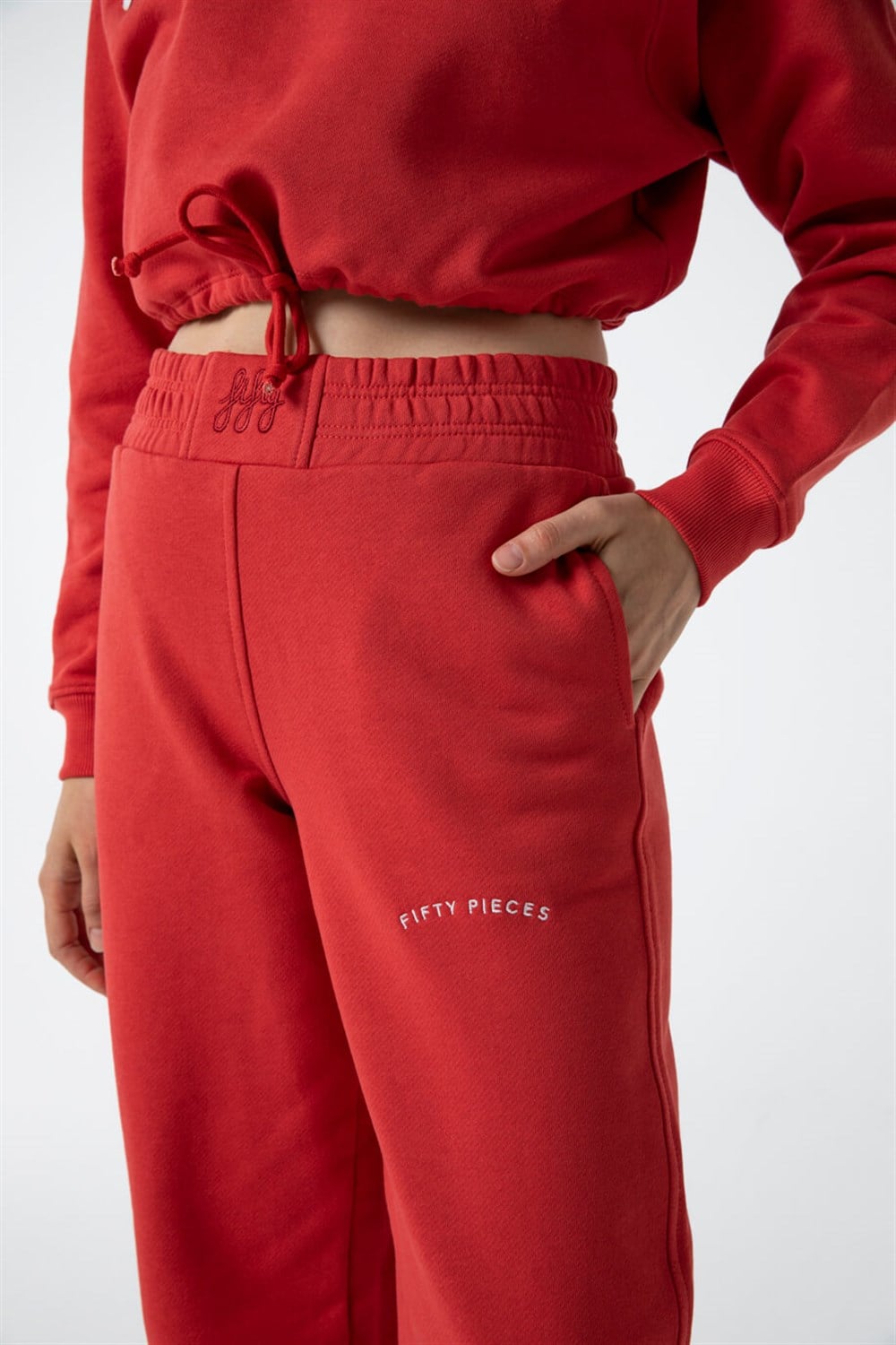KADIN BÜZGÜLÜ CROP SWEATSHIRT