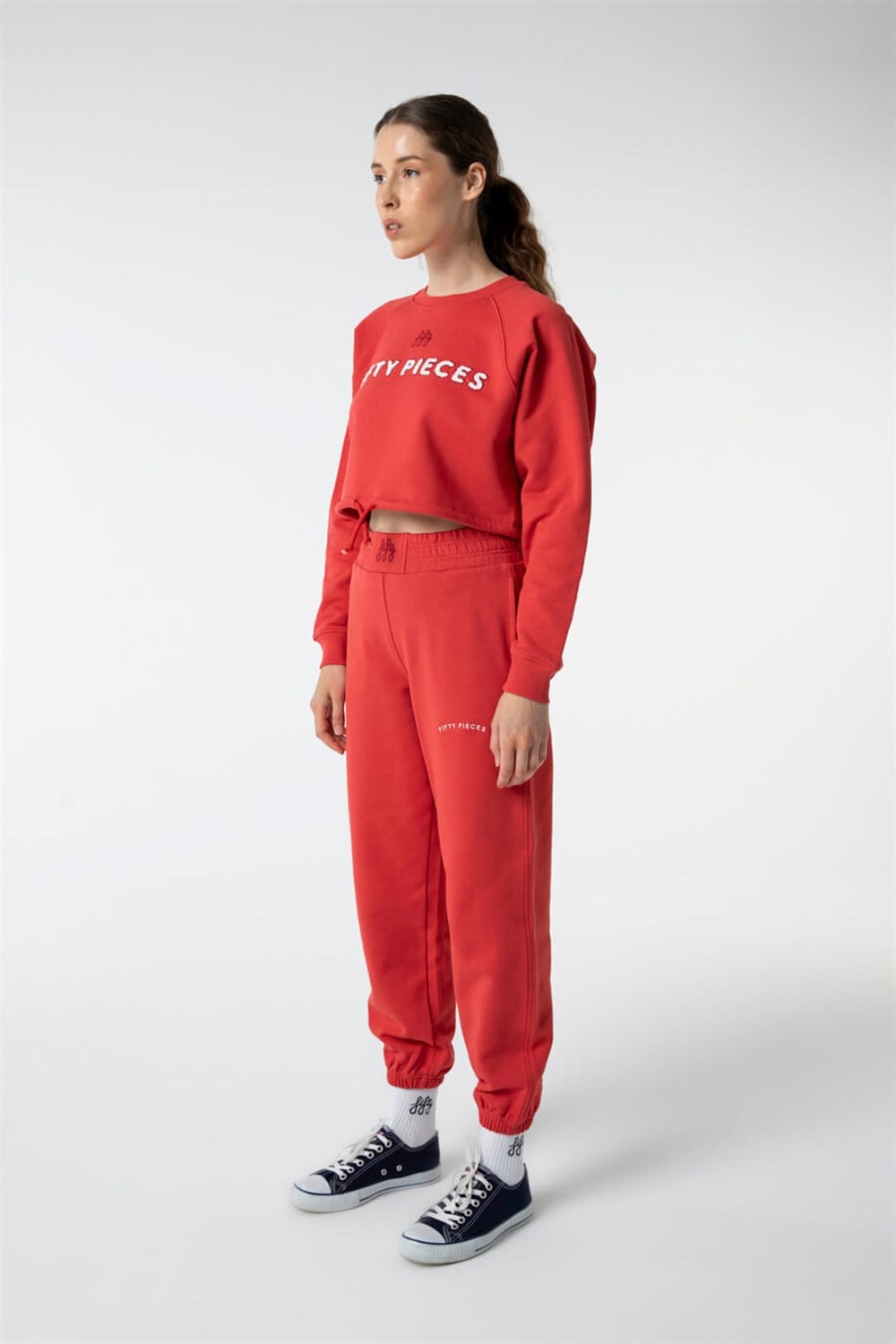 KADIN BÜZGÜLÜ CROP SWEATSHIRT