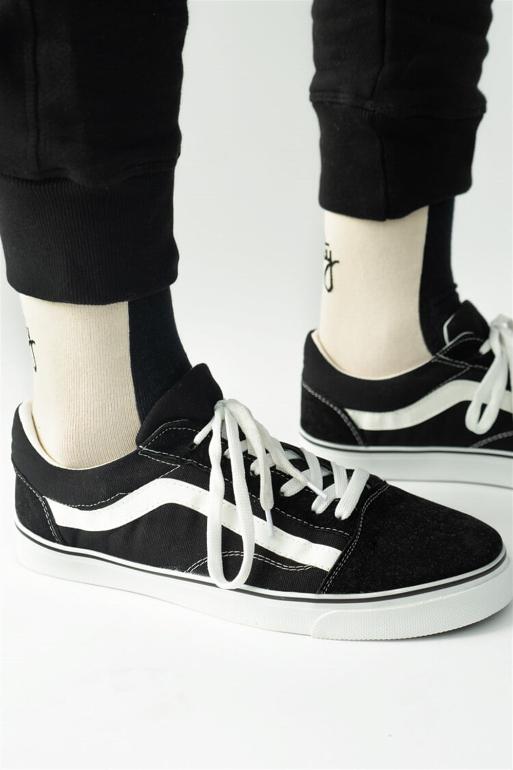 Contrast Colored Socks Stone-Black