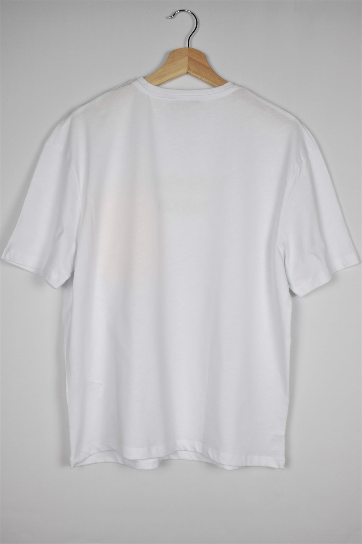 Beyaz Körüklü Cepli Baskılı T-Shirt